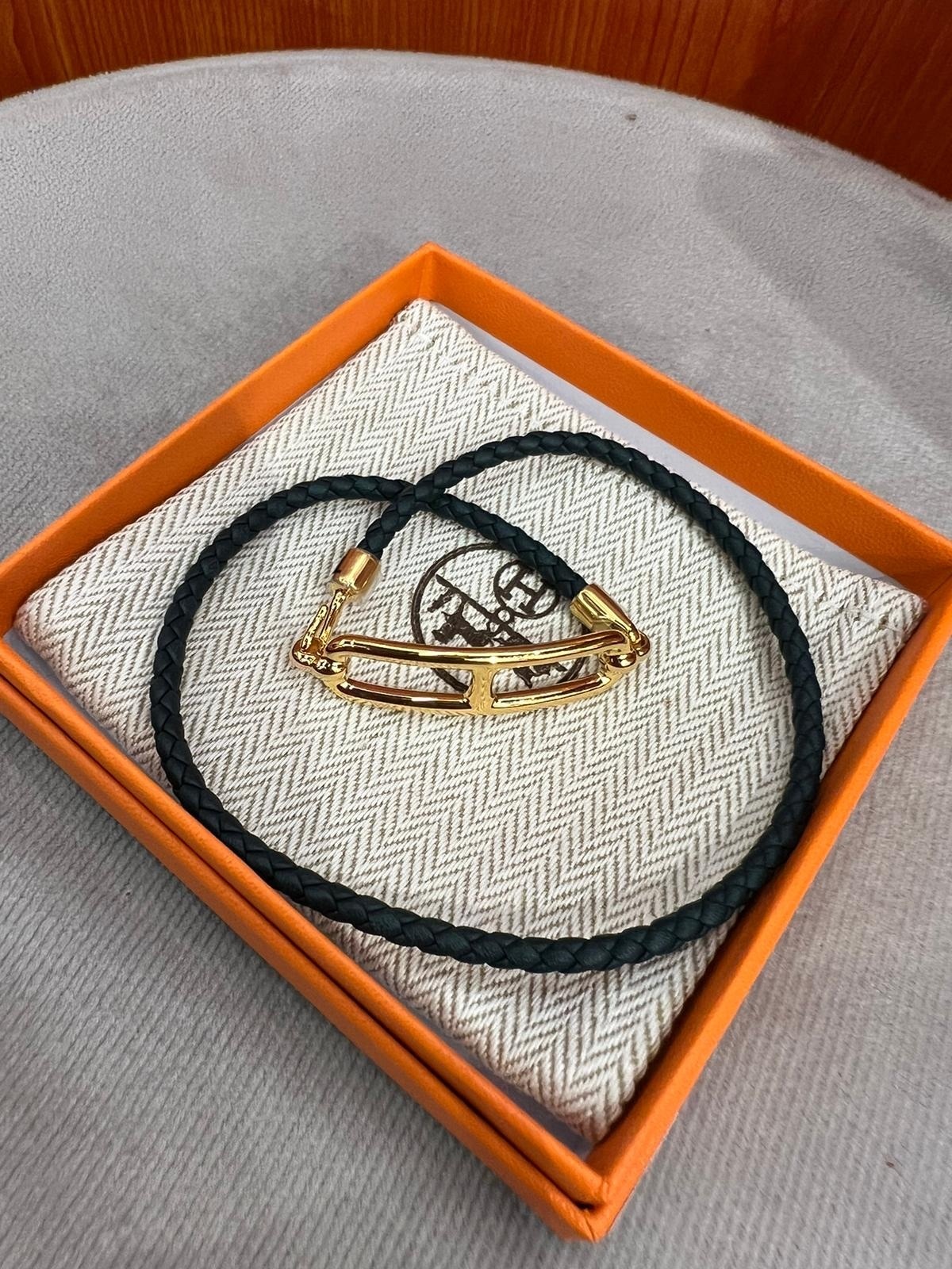 Hermes 豬鼻綠手繩 -M