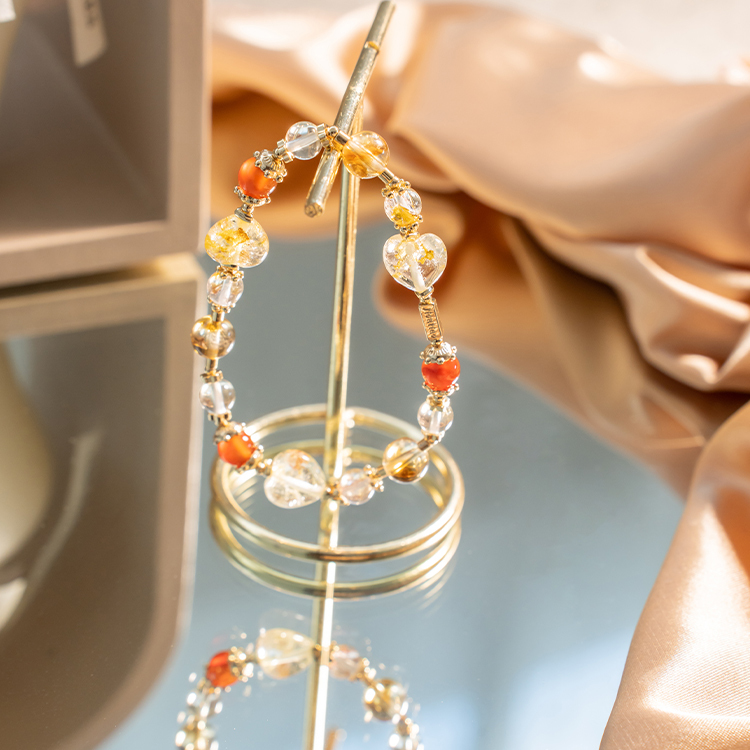 拼湊愛：黃托帕石｜紅瑪瑙｜黃金拉長石｜錦鯉膠花｜金字塔黃水晶