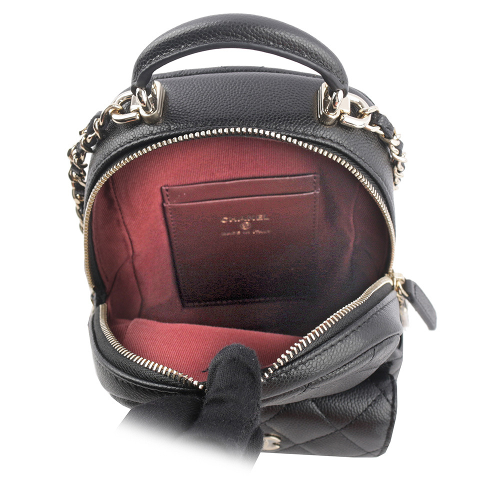 【CHANEL】24C 新款粒紋牛皮翻蓋口袋迷你後背包/小書包(黑色) AP3753 B10583 C3906