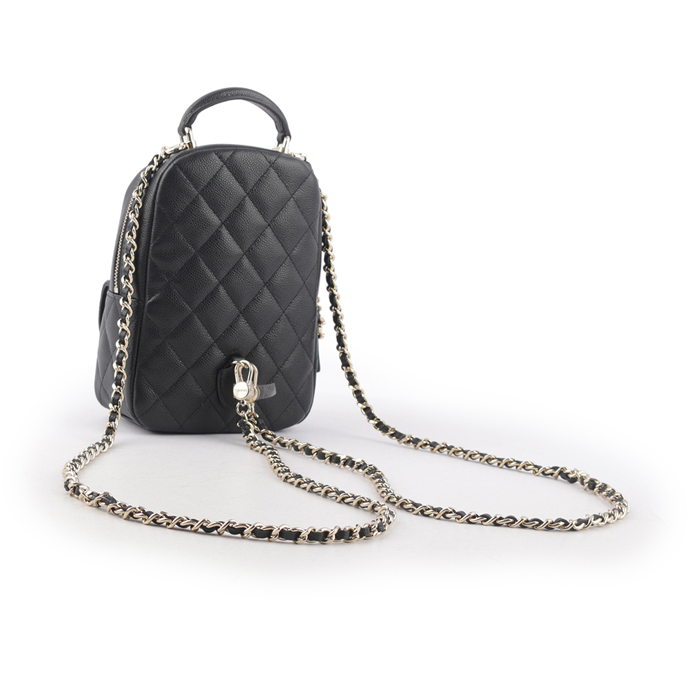 【CHANEL】24C 新款粒紋牛皮翻蓋口袋迷你後背包/小書包(黑色) AP3753 B10583 C3906