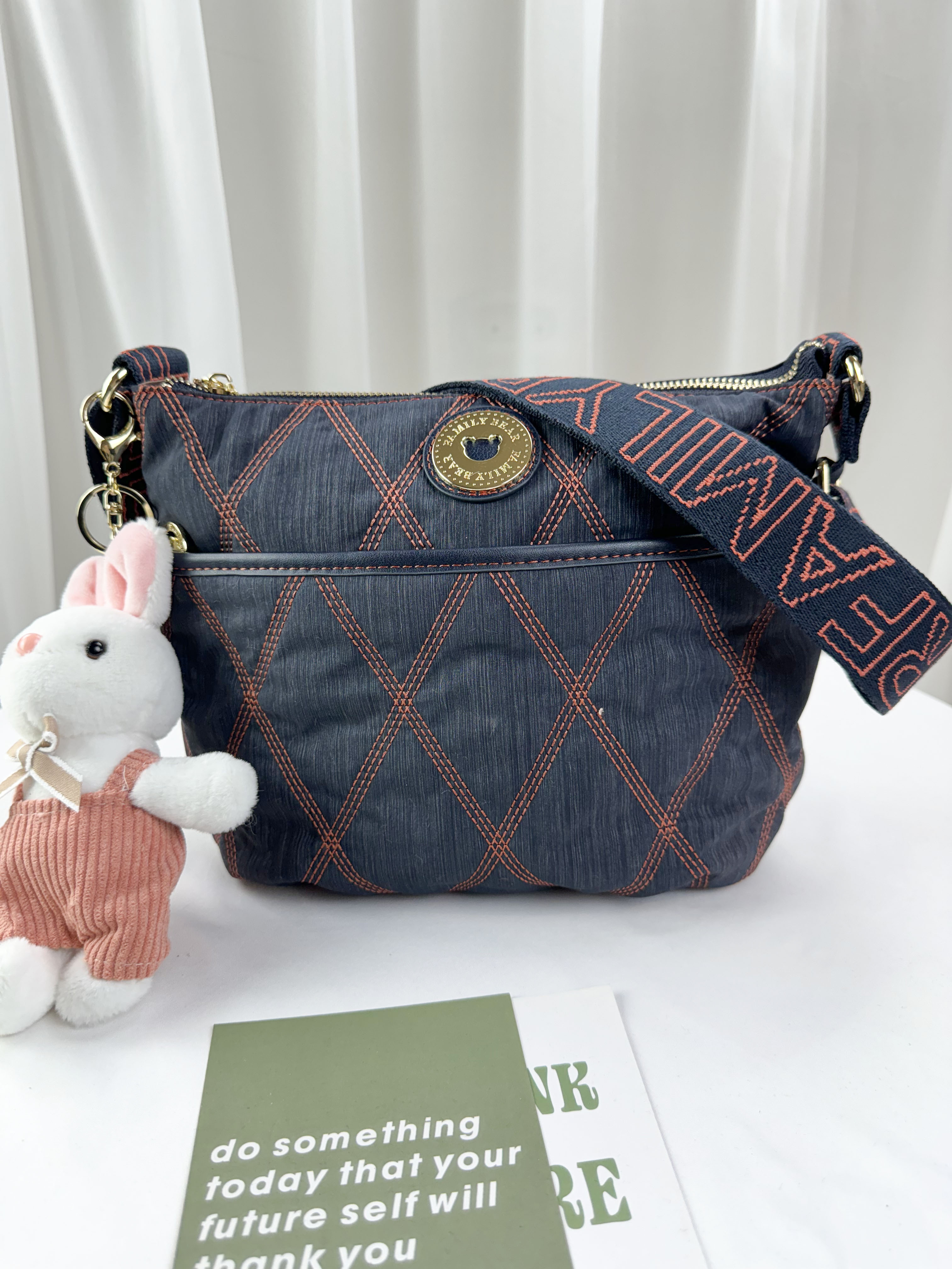 GOODS 藍橙菱格線尼龍防潑水側背包 附兔兔吊飾   #2802