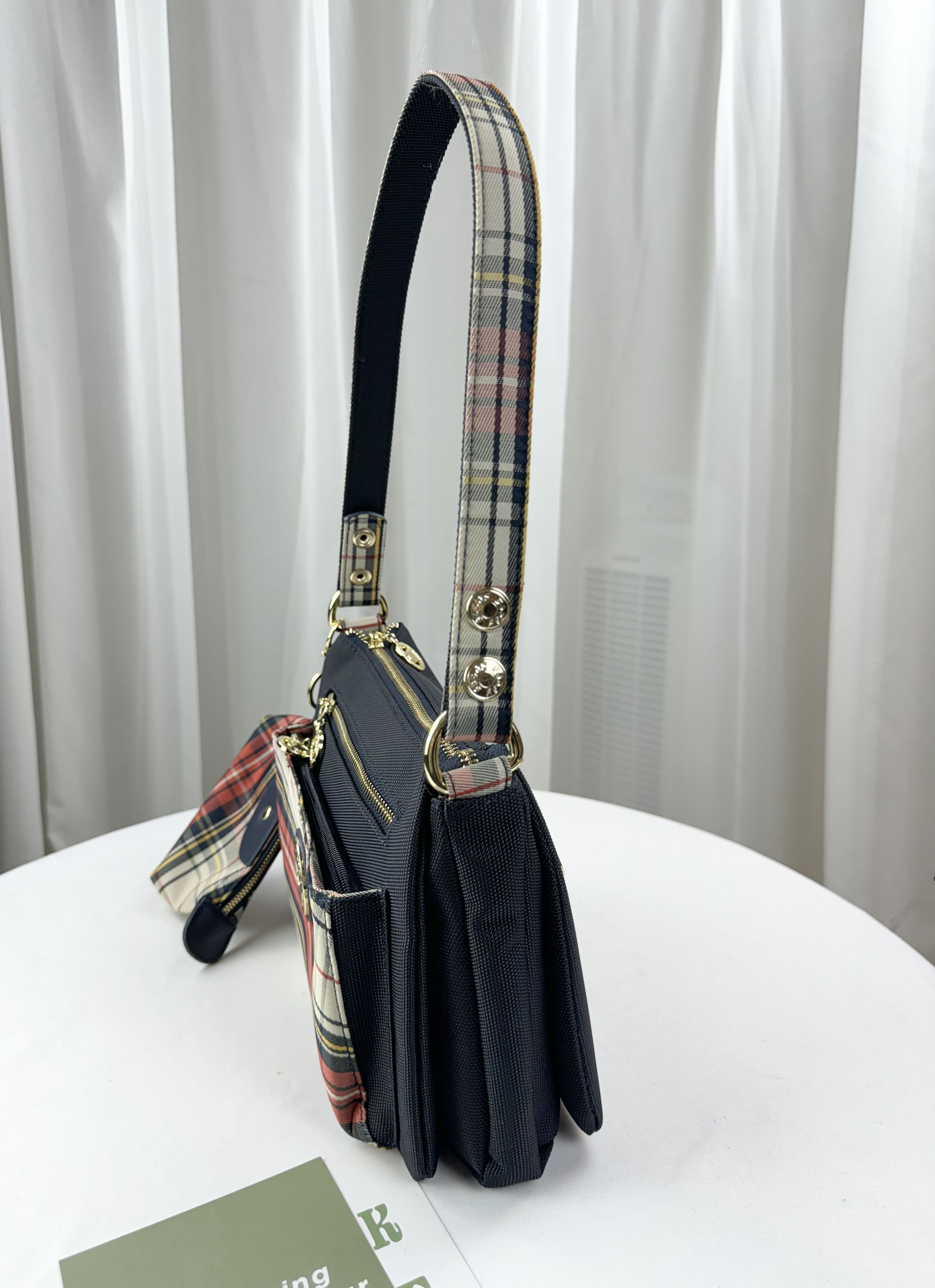 FamilyBear 橙格紋 拼色防潑水肩背包 / 側背包 附格紋零錢包 #1952