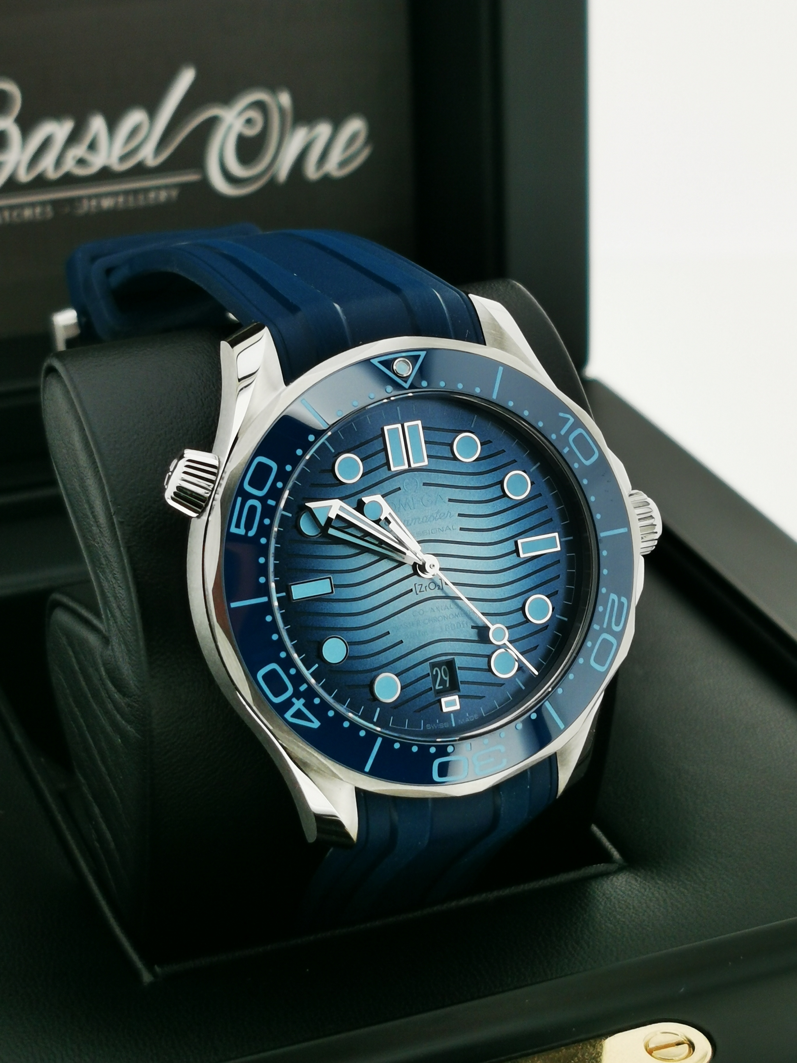 BRAND NEW OMEGA SEAMASTER DIVER 300M 210.32.42.20.03.002   21032422003002   75th anniversary SUMMER BLUE DIAL BLUE RUBBER STRAP CO‑AXIAL MASTER CHRONOMETER 42MM