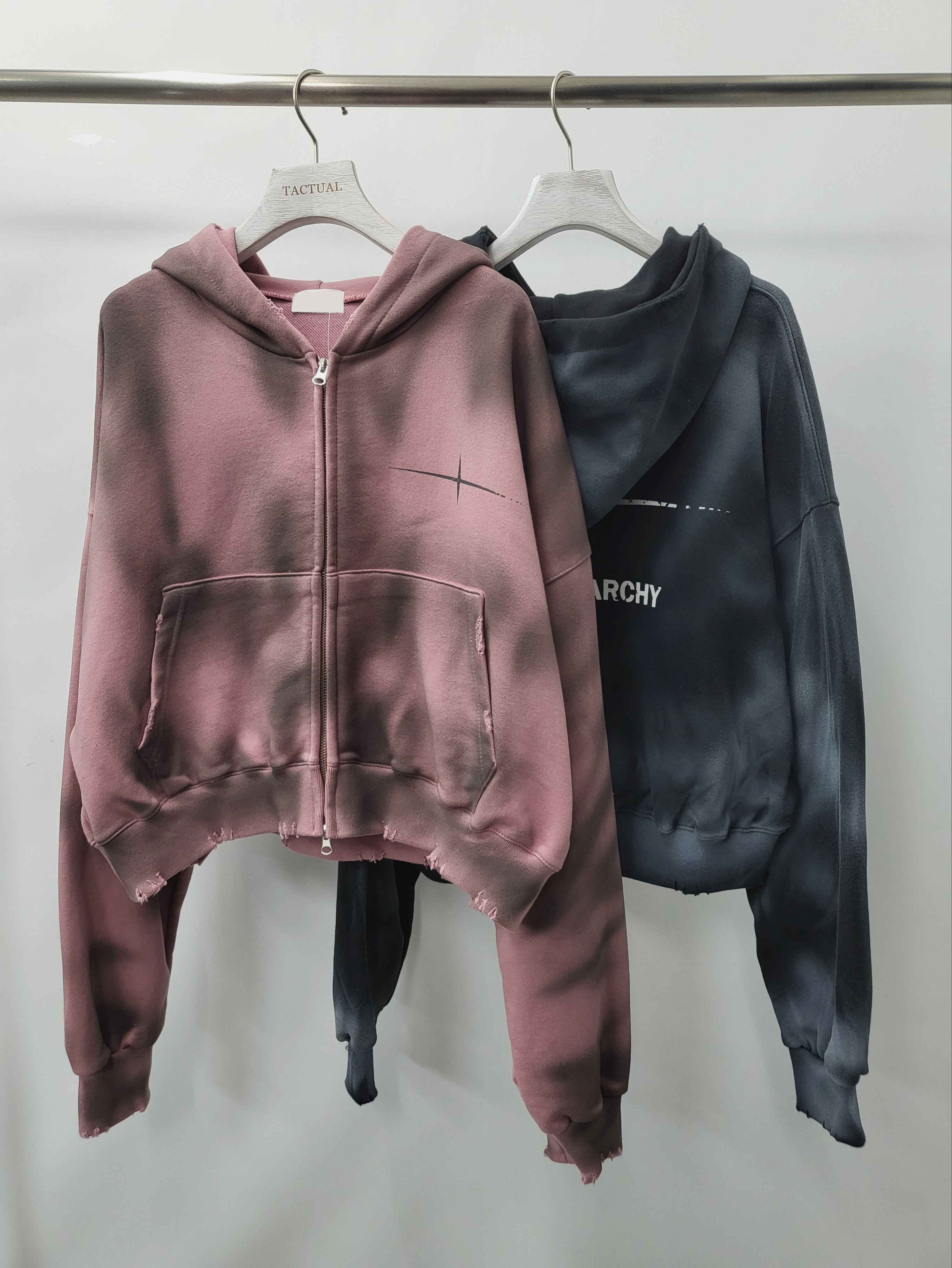 仿舊英文字連帽拉鍊外套(短版) JK2432