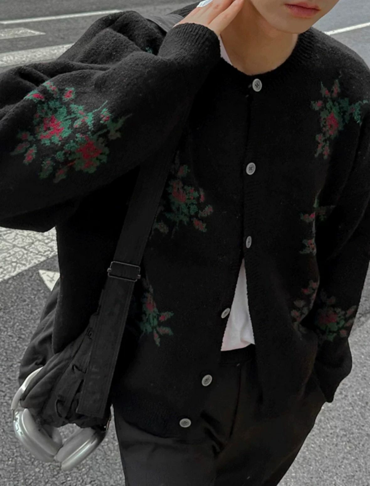 圓領花花開胸針織外套 JK2445