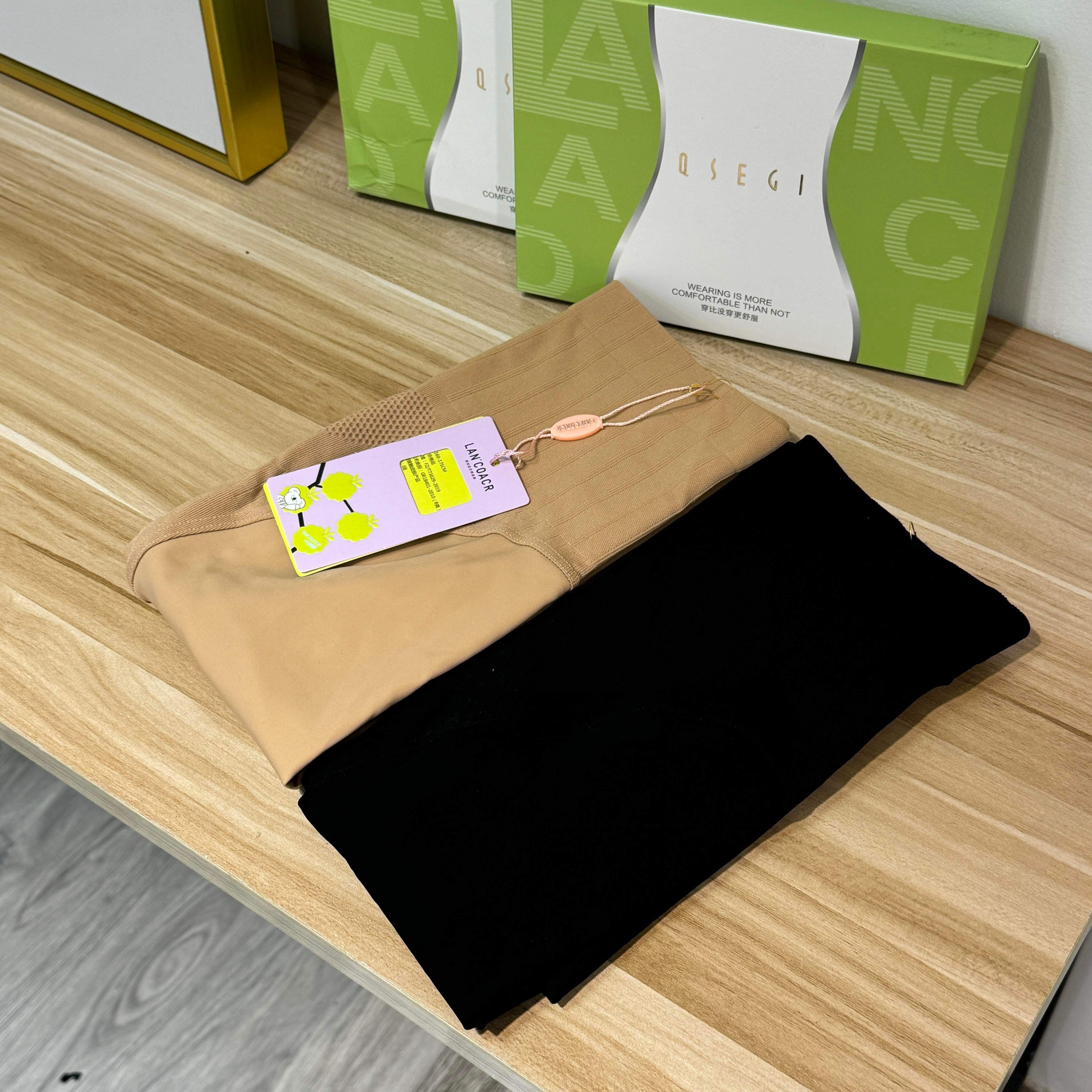 蜜桃臀塑身絲襪（黑色／肉色）