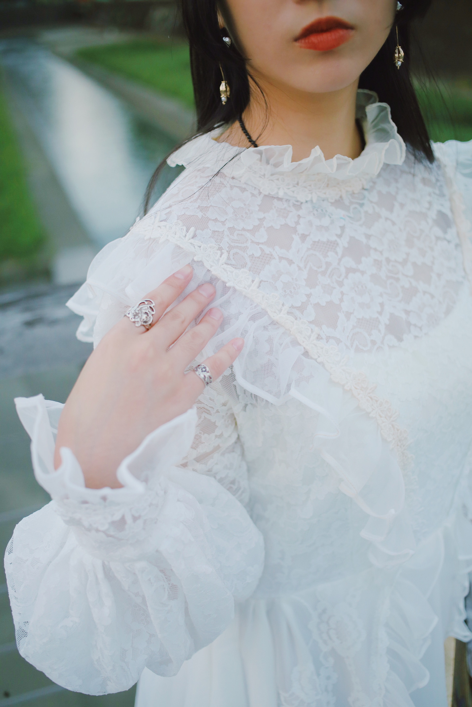 Vintage Wedding Dresses /蕾絲荷葉邊風琴褶袖古董拖襬婚紗