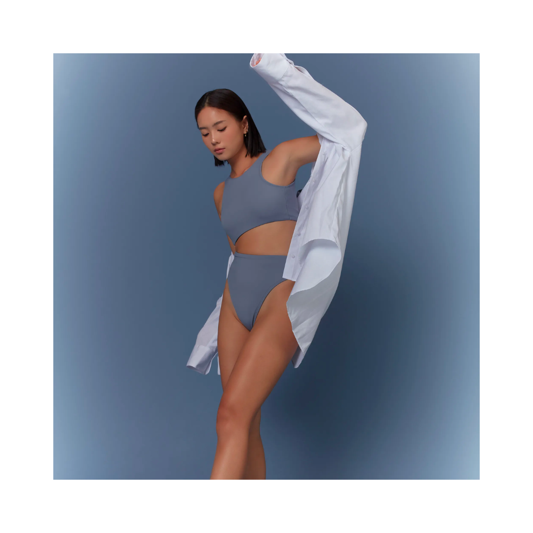 ▲LeReve AIRise 側露腰綁結兩穿連身泳裝 冰川藍