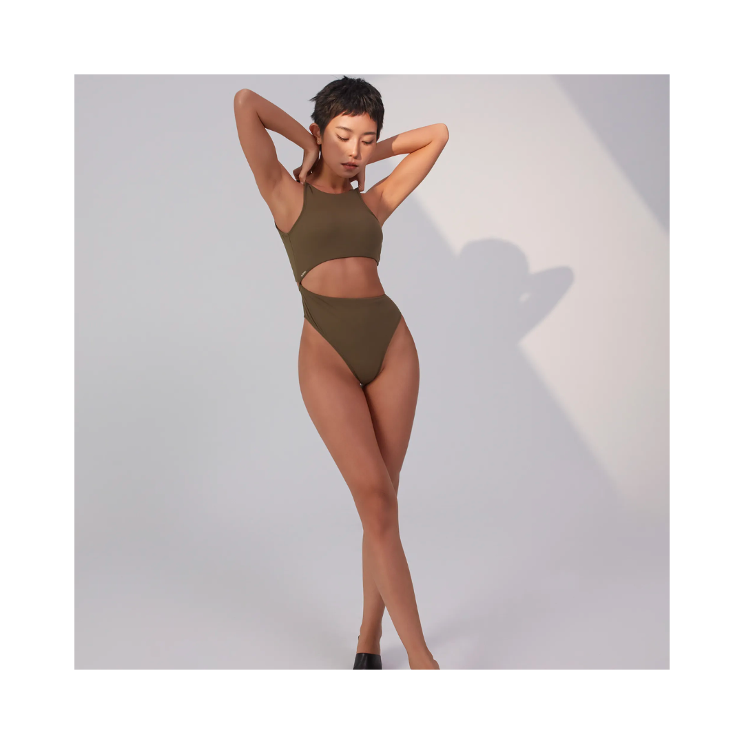 ▲LeReve AIRise 側露腰綁結兩穿連身泳裝 海藻棕