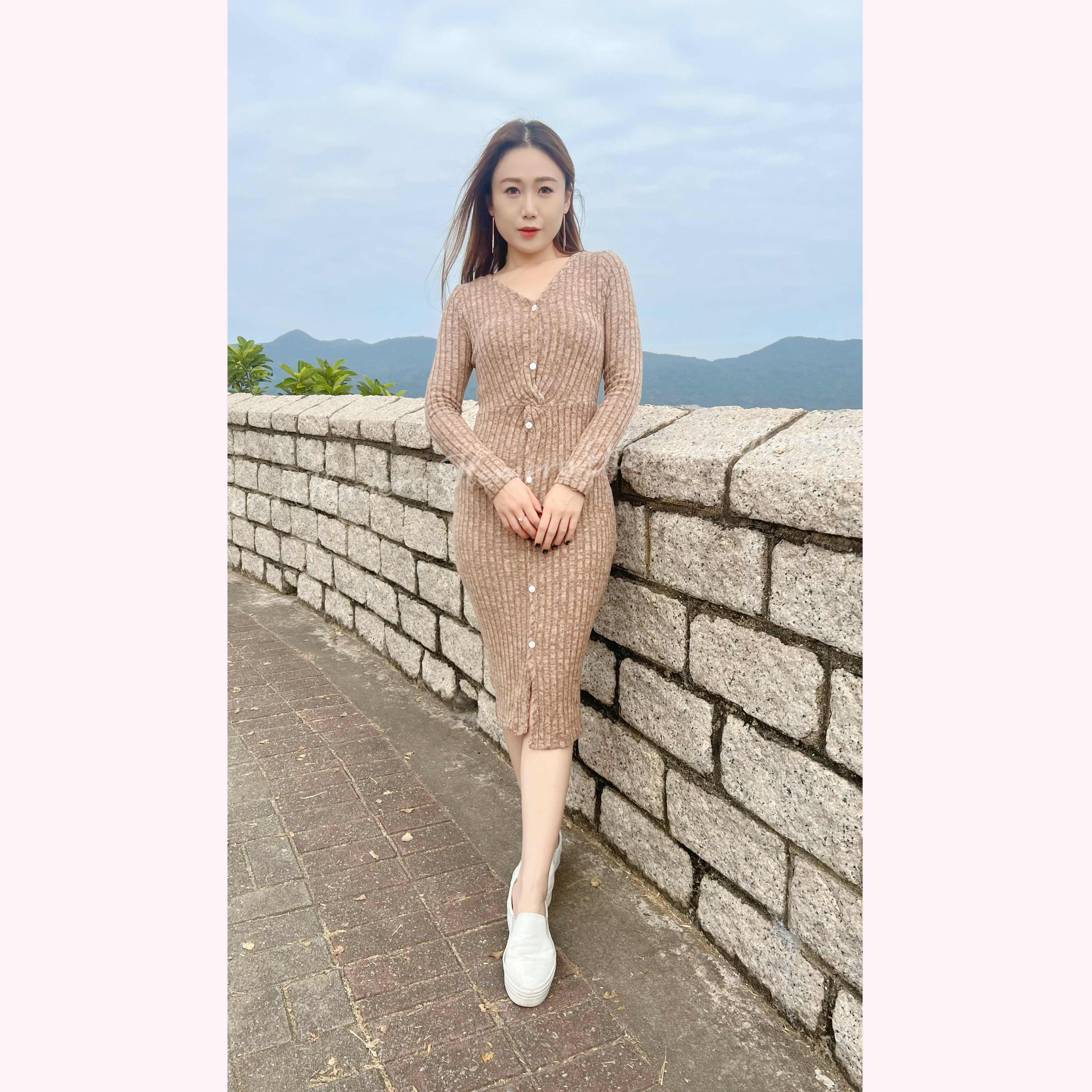 DR23W1218 直坑紋毛毛開叉連身裙