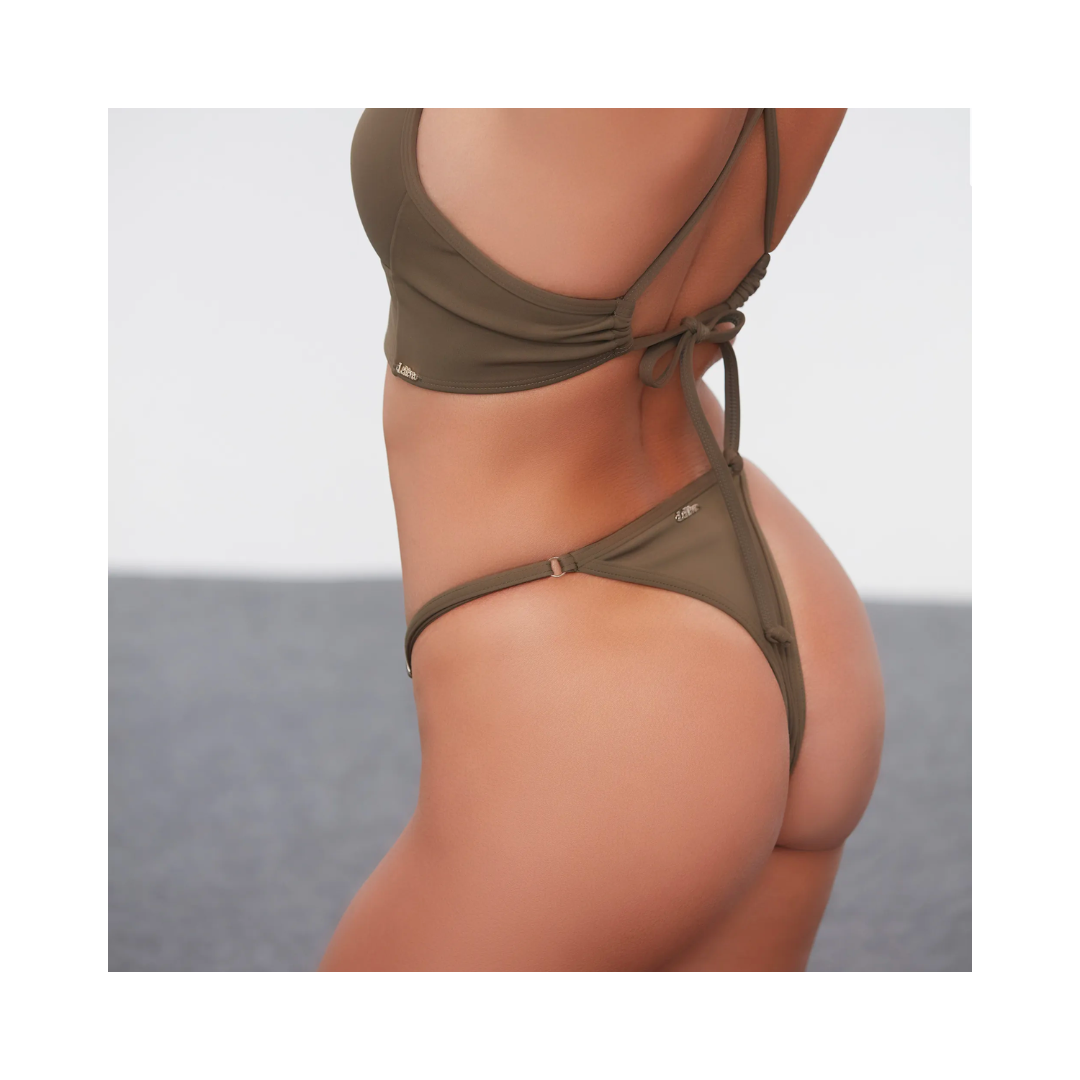 ▲LeReve AIRise 極緻性感丁字泳褲 海藻棕