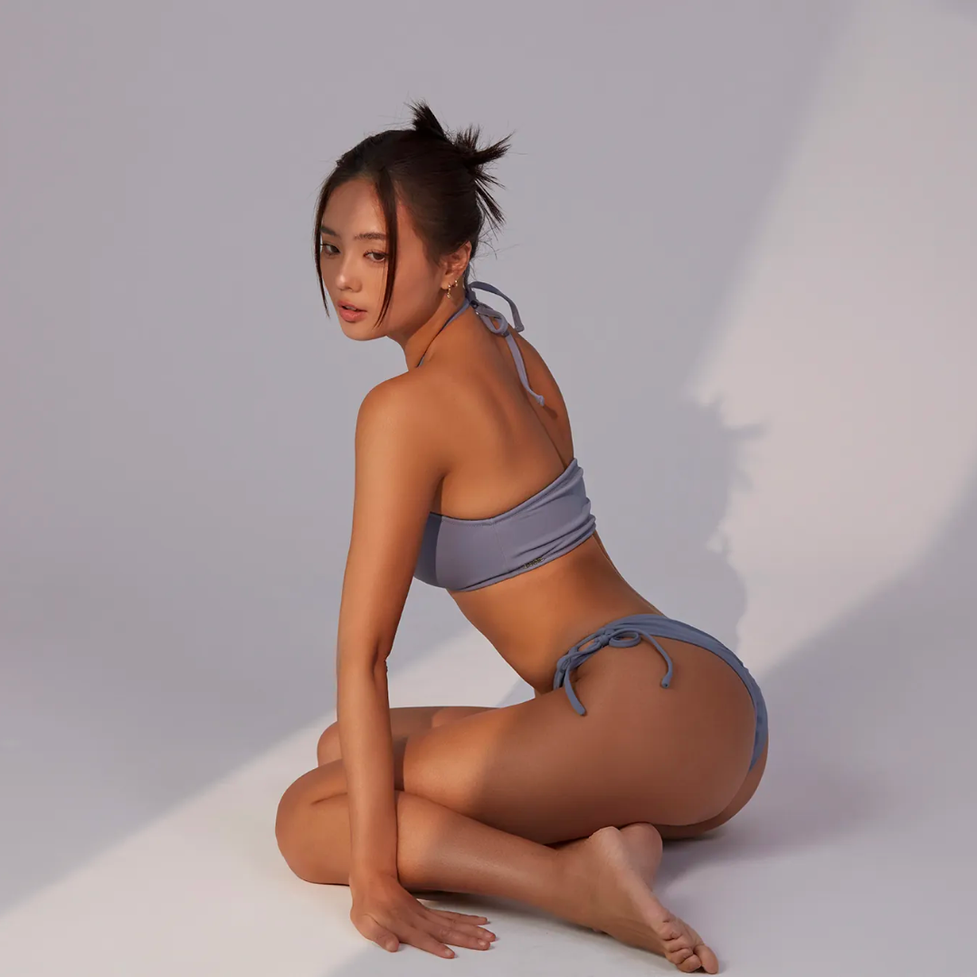 ▲LeReve AIRise 綁帶兩穿平口泳衣 冰川藍