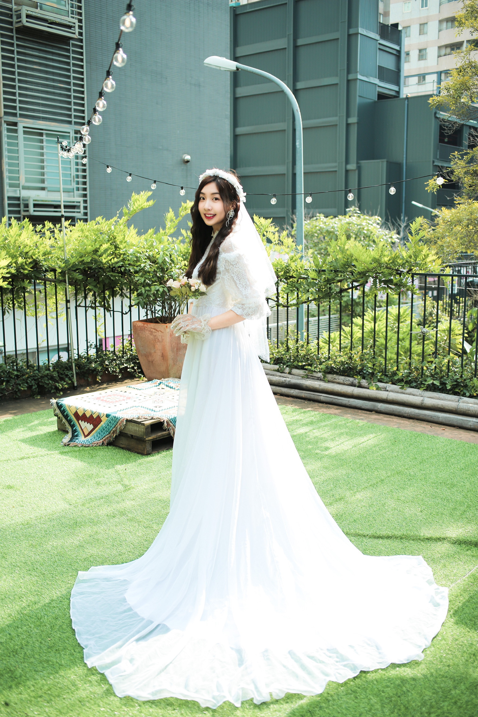 Vintage Wedding Dresses/蕾絲小高領後排釦古董拖襬婚紗