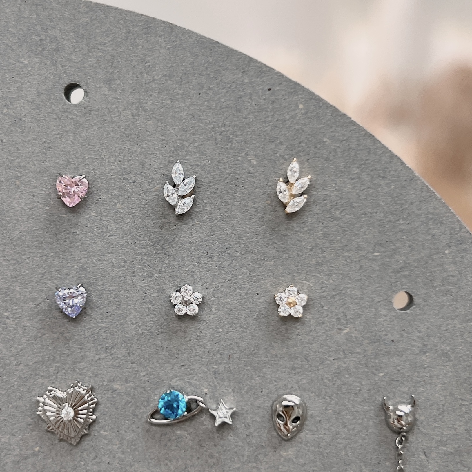 Mini小樹葉小花花平頭耳門/耳珠/耳骨釘 [G23 Titanium] [單支]