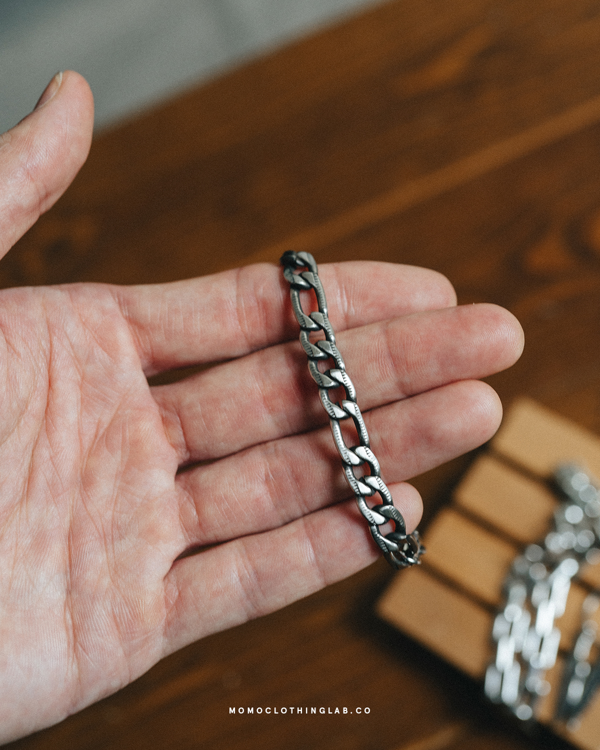 #現貨 (ACCB104) 正韓鋼手鍊 壓紋復古扁古巴手鍊