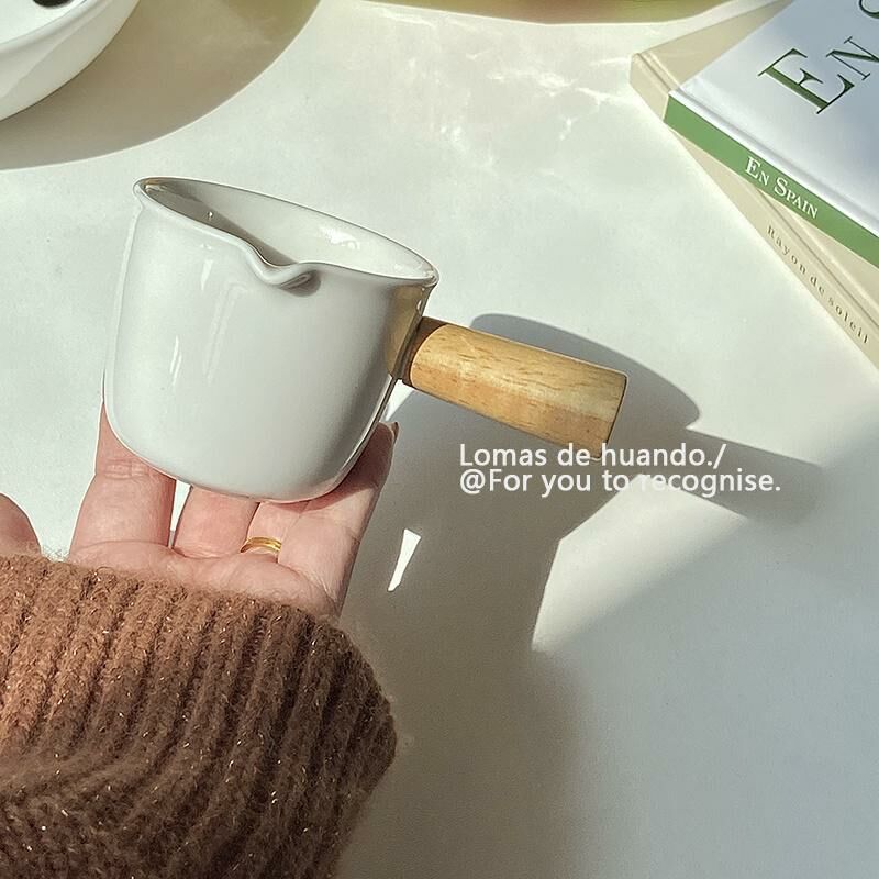 《3430》迷你白色木質把手小奶壺