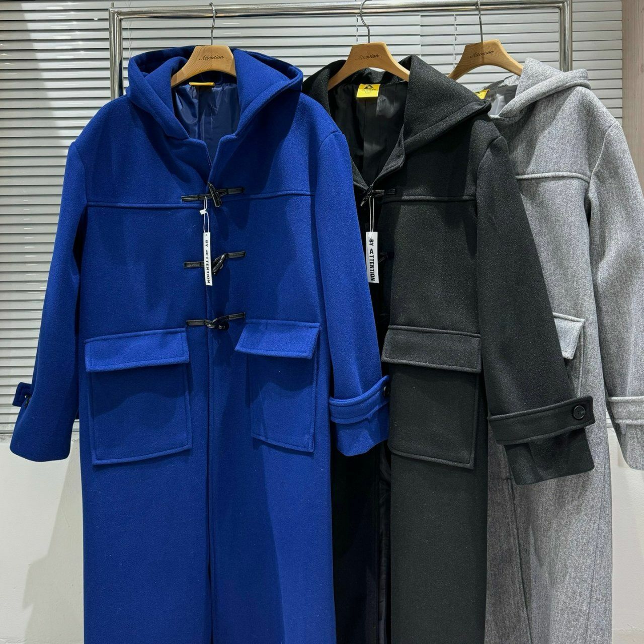 淨色牛角鈕連帽長褸 BY ATTENTION-111JK