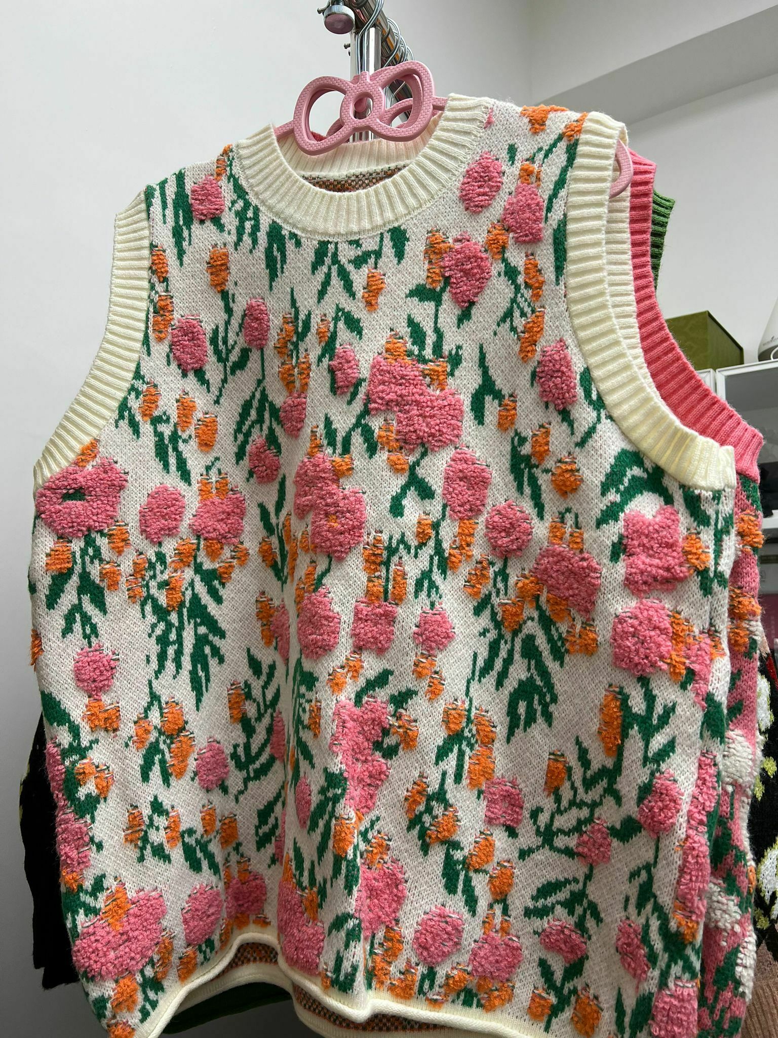 231210-G3 米杏底花花撞色寬鬆背心 Freesize