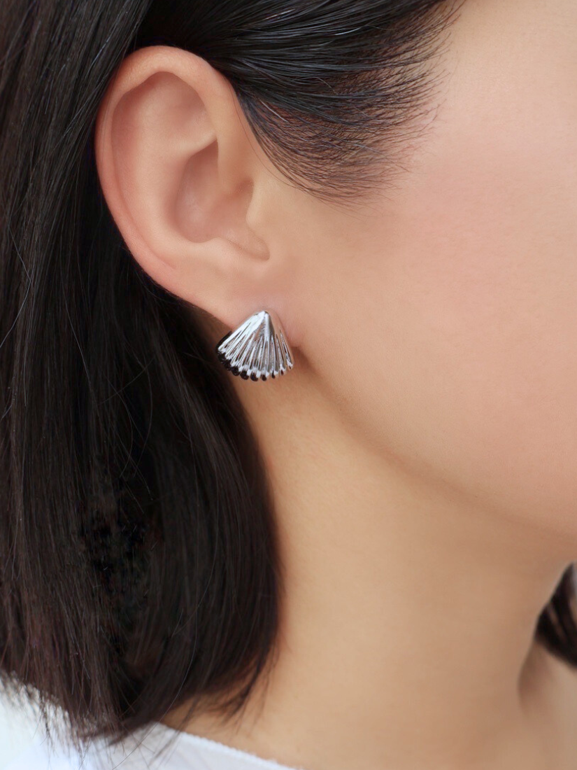 海邊拾貝｜貝殼設計銀針耳環 (銀色)