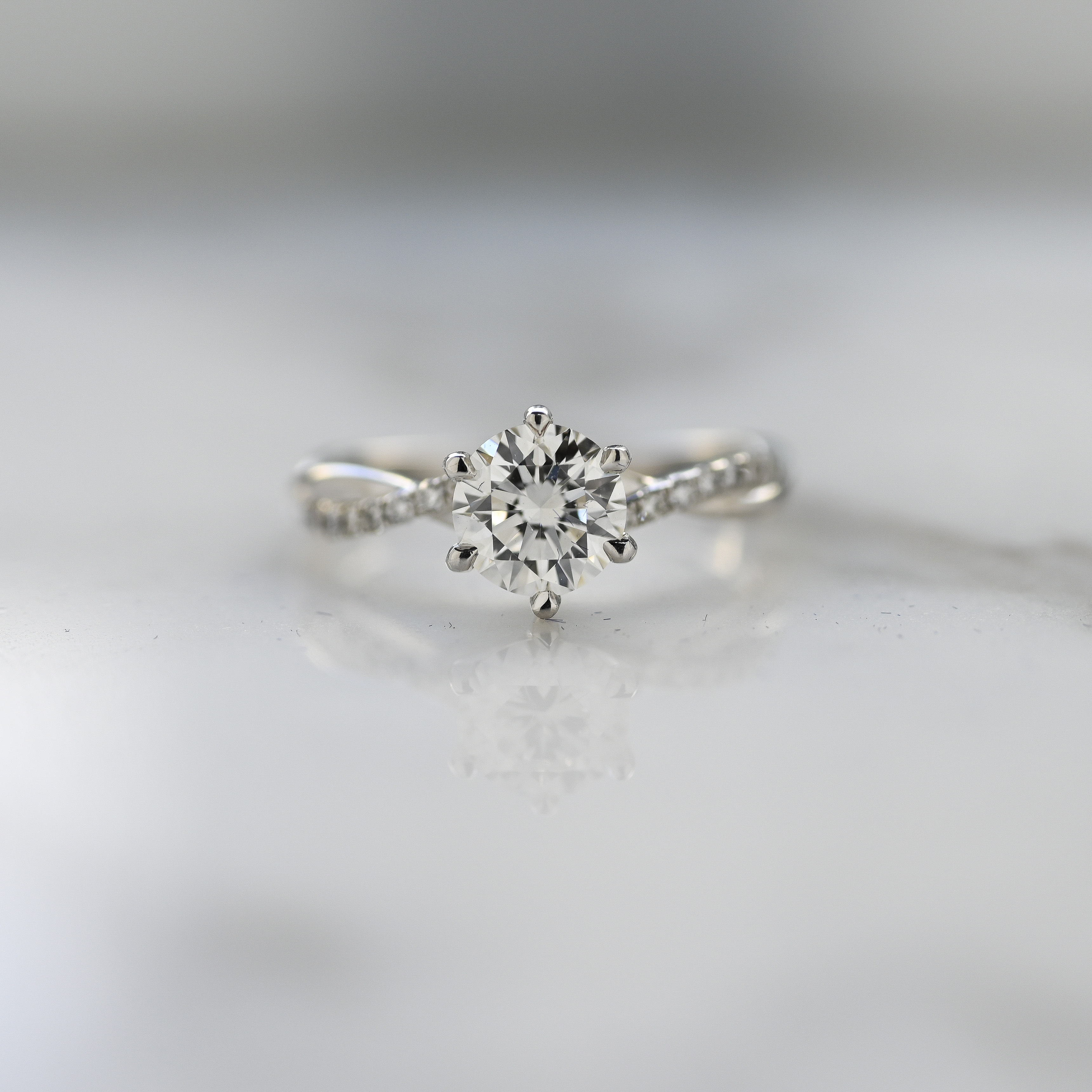 18K Twisting 1ct Diamond Ring Setting