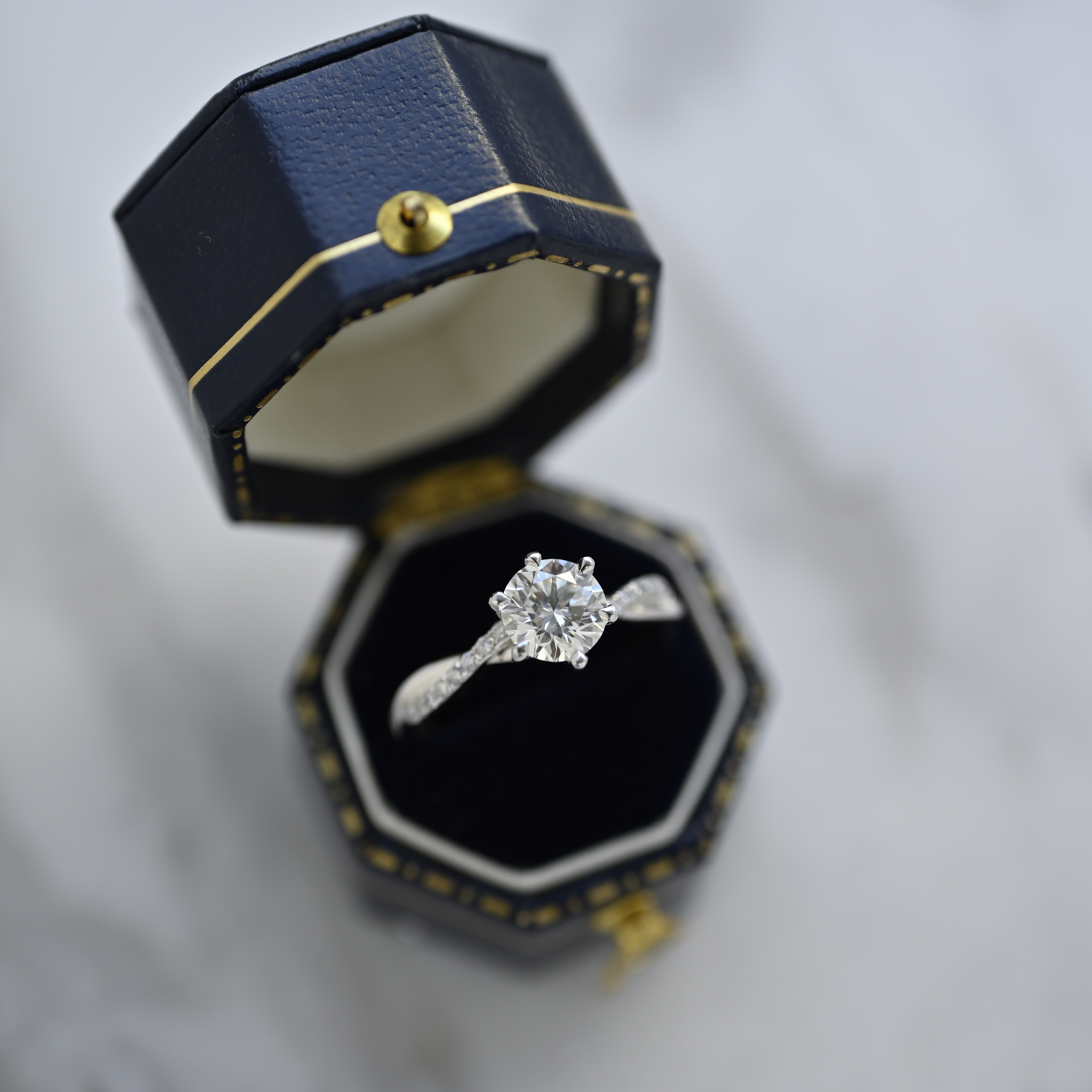 18K Twisting 1ct Diamond Ring Setting