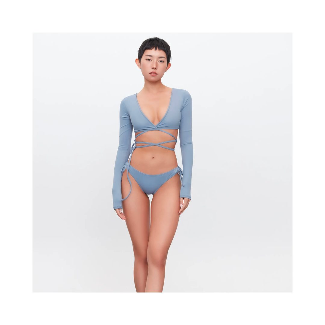 ▲LeReve AIRise 交叉綁腰兩穿長袖泳衣 冰川藍