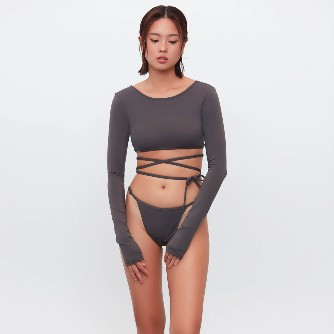 ▲LeReve AIRise 交叉綁腰兩穿長袖泳衣 潮汐灰