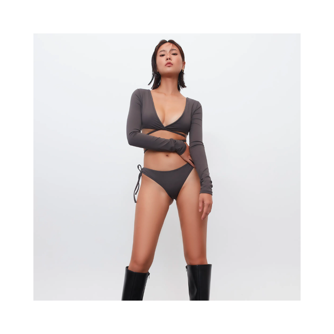 ▲LeReve AIRise 交叉綁腰兩穿長袖泳衣 潮汐灰