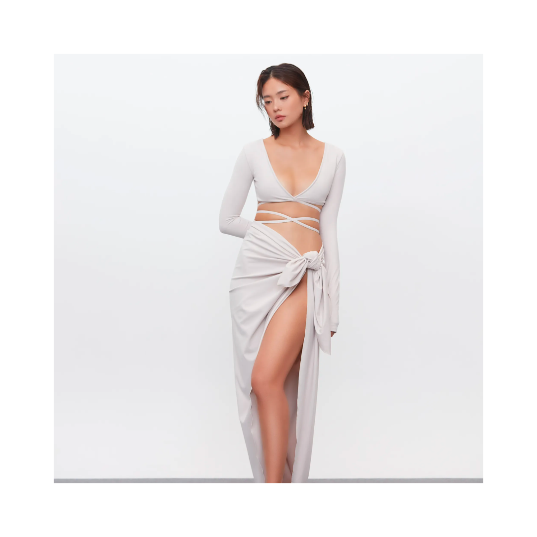 ▲LeReve AIRise 交叉綁腰兩穿長袖泳衣 海岩白