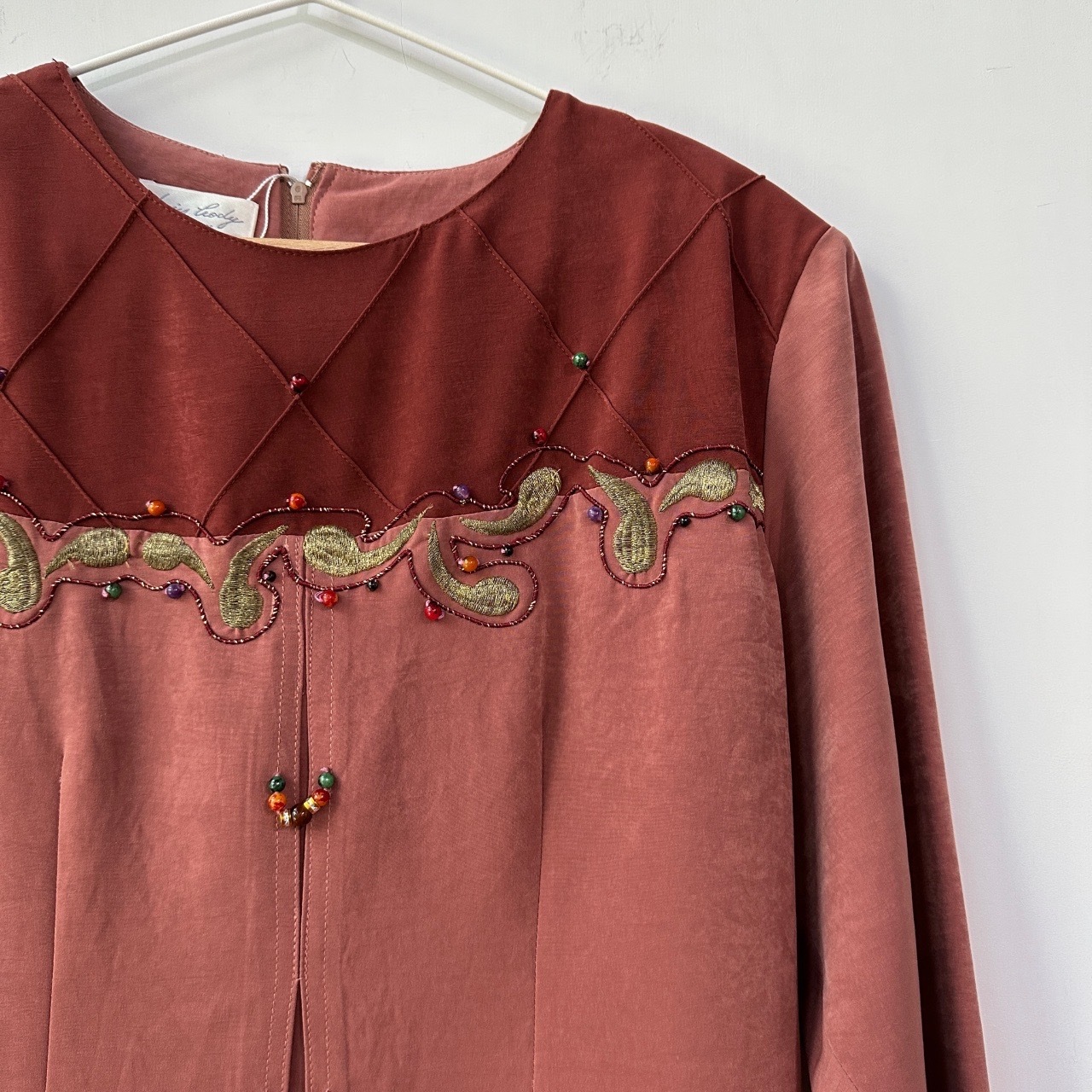 莓紅色彩色珠片腰果花上衣