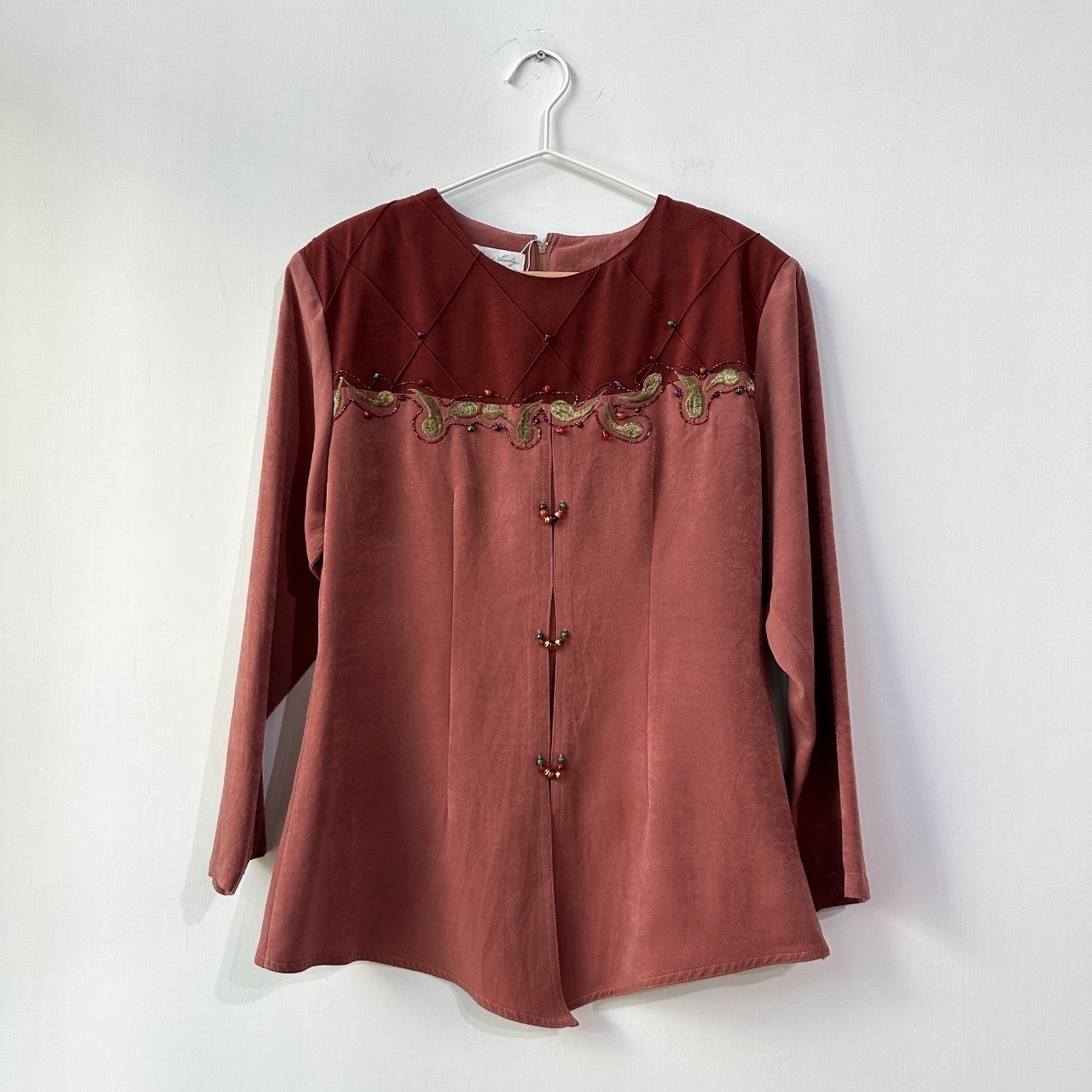 莓紅色彩色珠片腰果花上衣