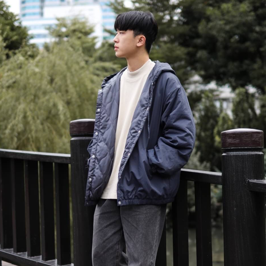男模穿衍縫葫蘆紋鋪棉連帽夾克外套霧藍L穿搭照