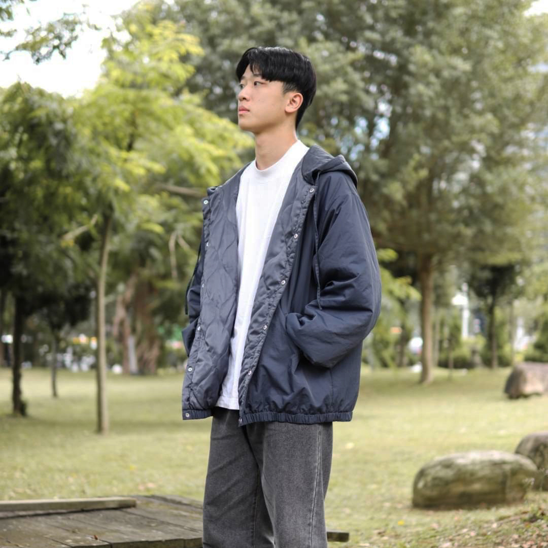 男模穿衍縫葫蘆紋鋪棉連帽夾克外套霧藍L