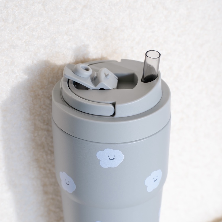 每個渾圓杯還會附上2根環保吸管  彈跳吸管 和 矽膠吸管  喝珍奶! 沒煩惱!