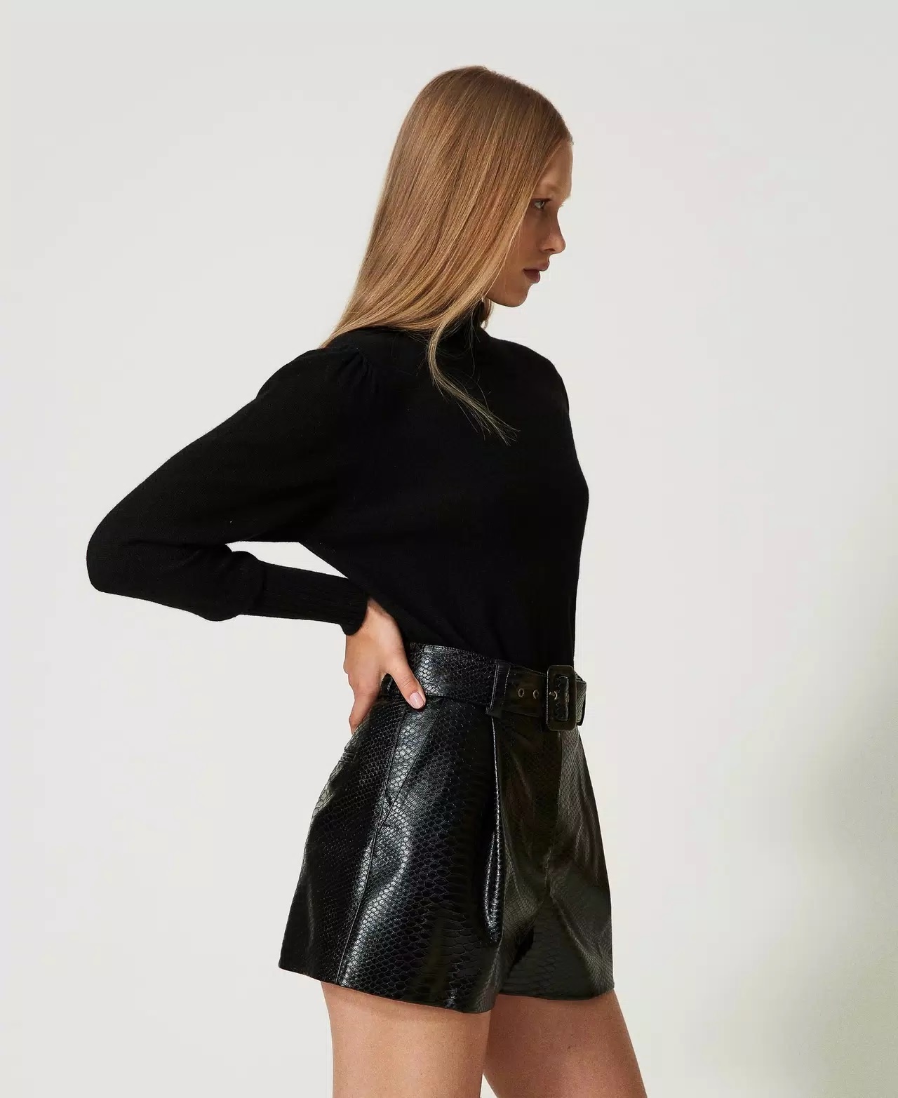 TWINSET 壓紋仿皮短褲(黑)