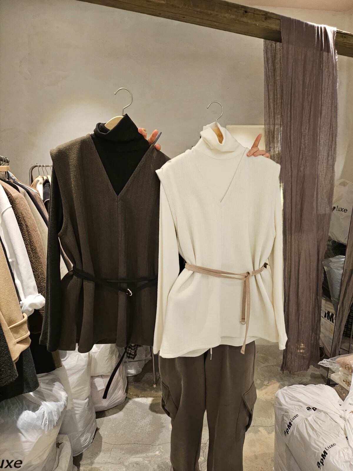 HI16 V領絨毛背心連腰帶上衣