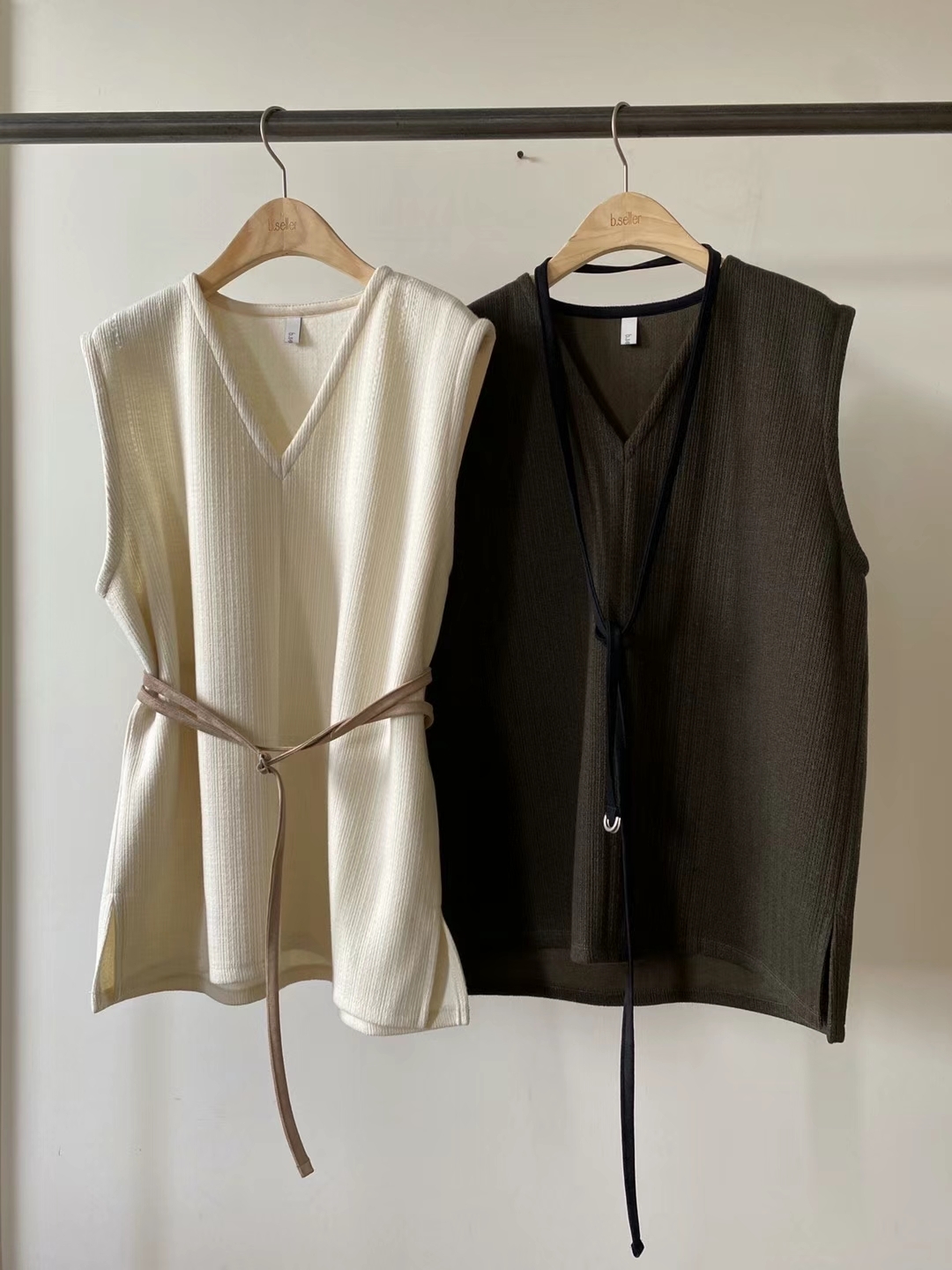 HI16 V領絨毛背心連腰帶上衣