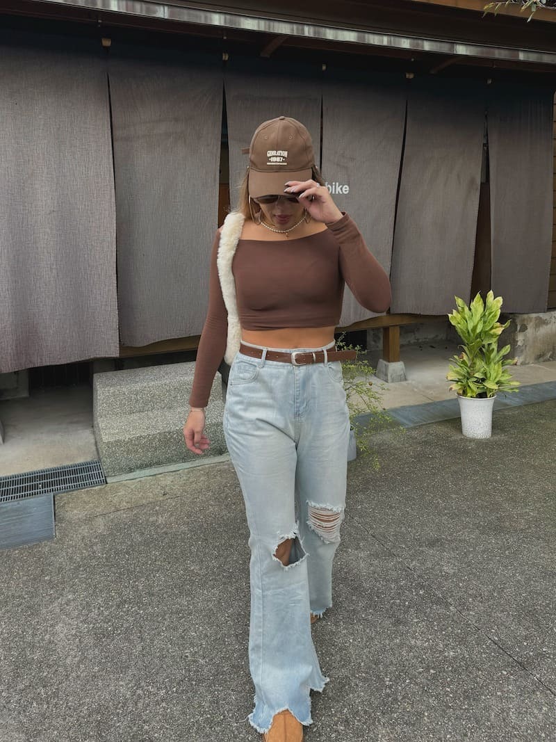 卡其一字彈力上衣