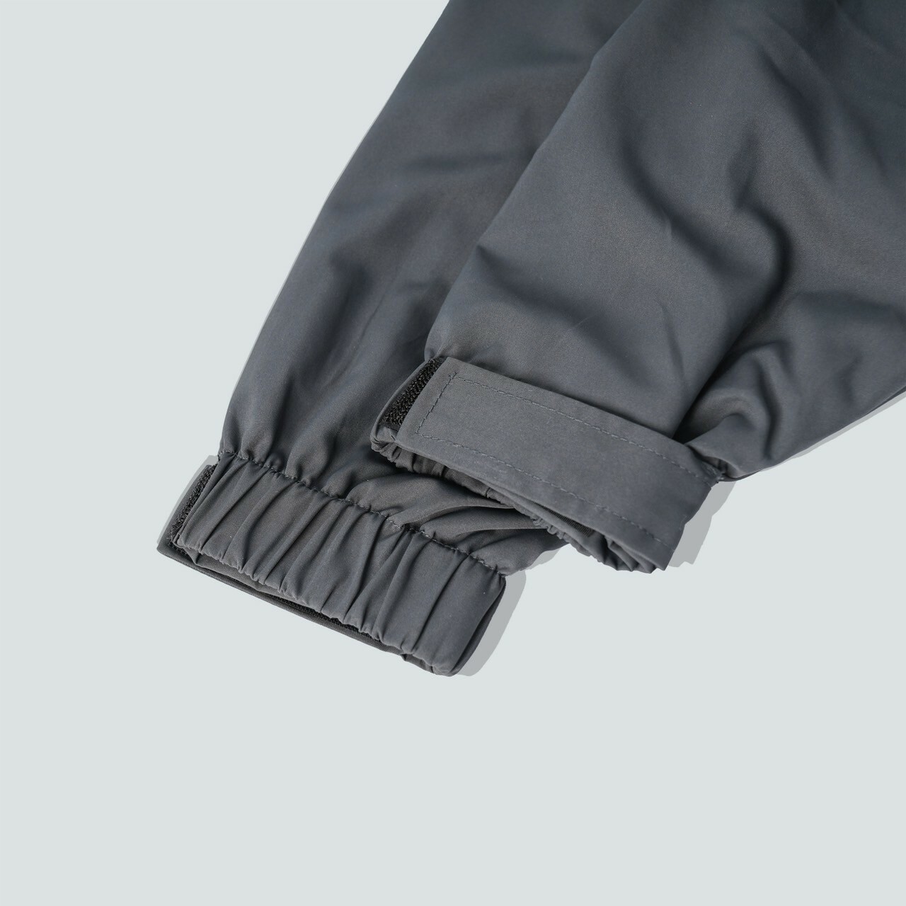 #1031 防潑水寬鬆教練外套袖口魔鬼氈細節照