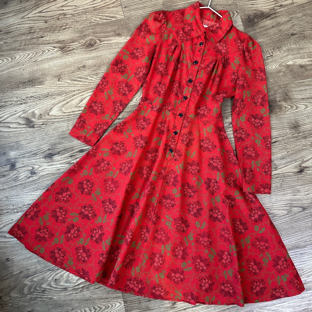 鮮艷紅色公主袖大花連身裙