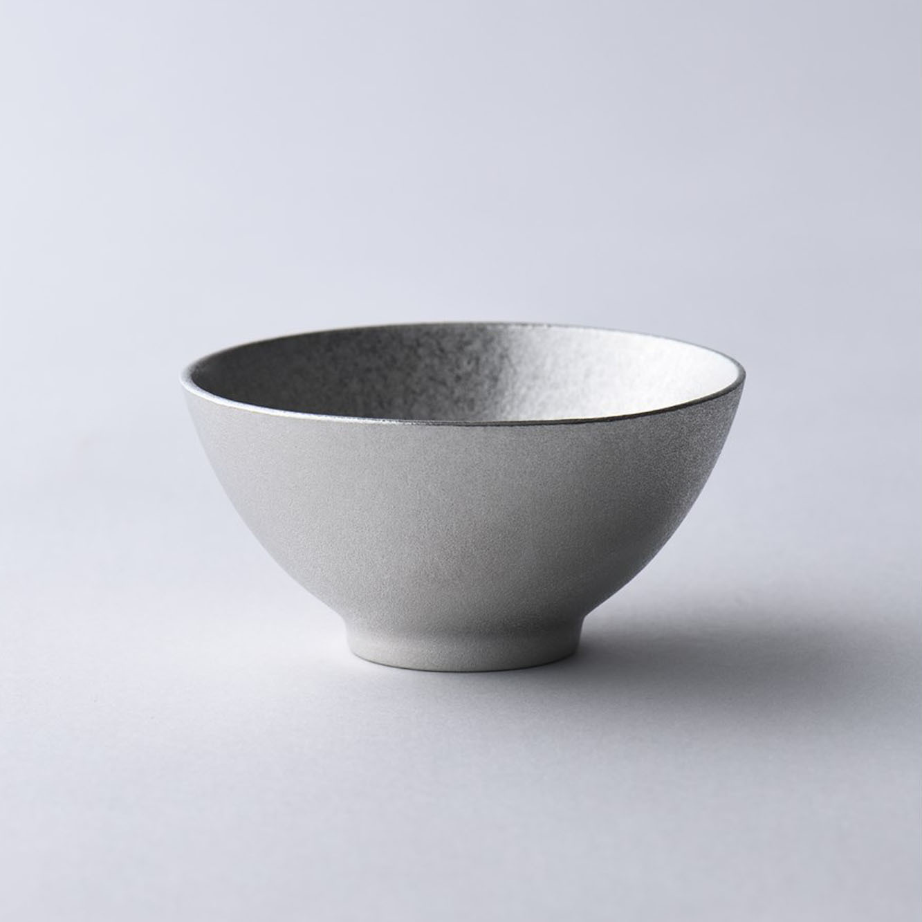 鑄錫吉祥紋清酒杯(八角・椀型)｜銀雅堂