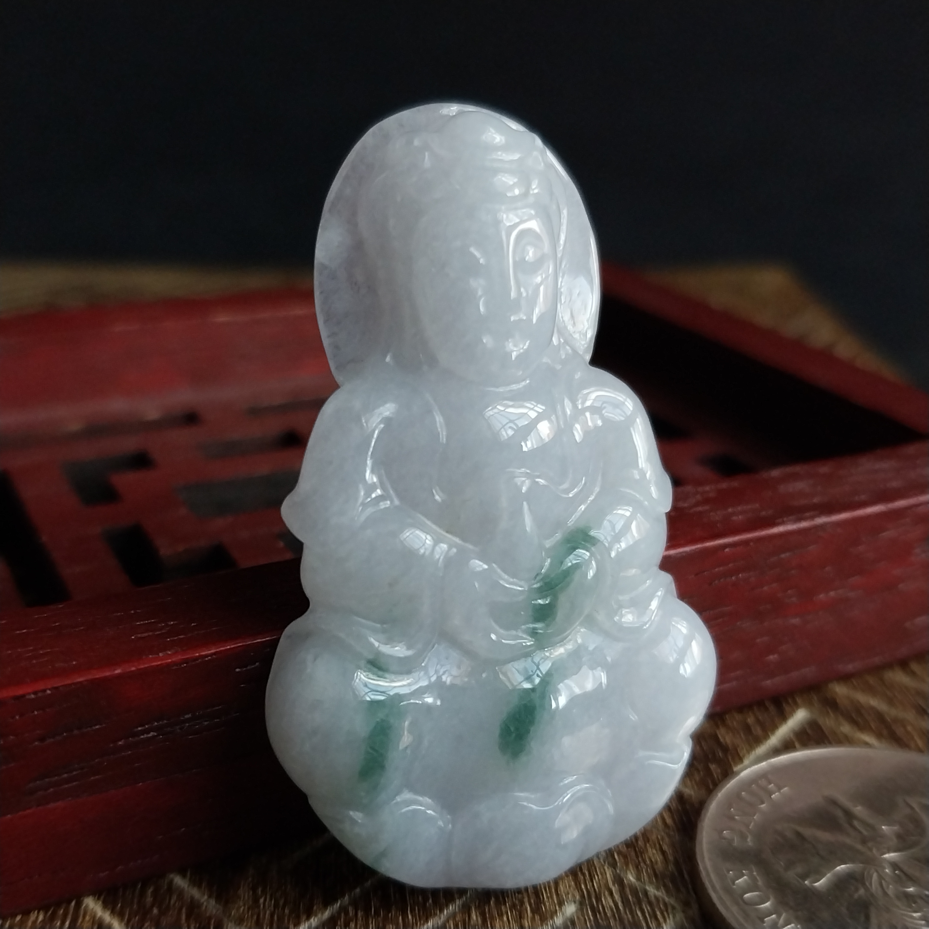 J2245 冰白飄綠坐蓮觀音吊墜