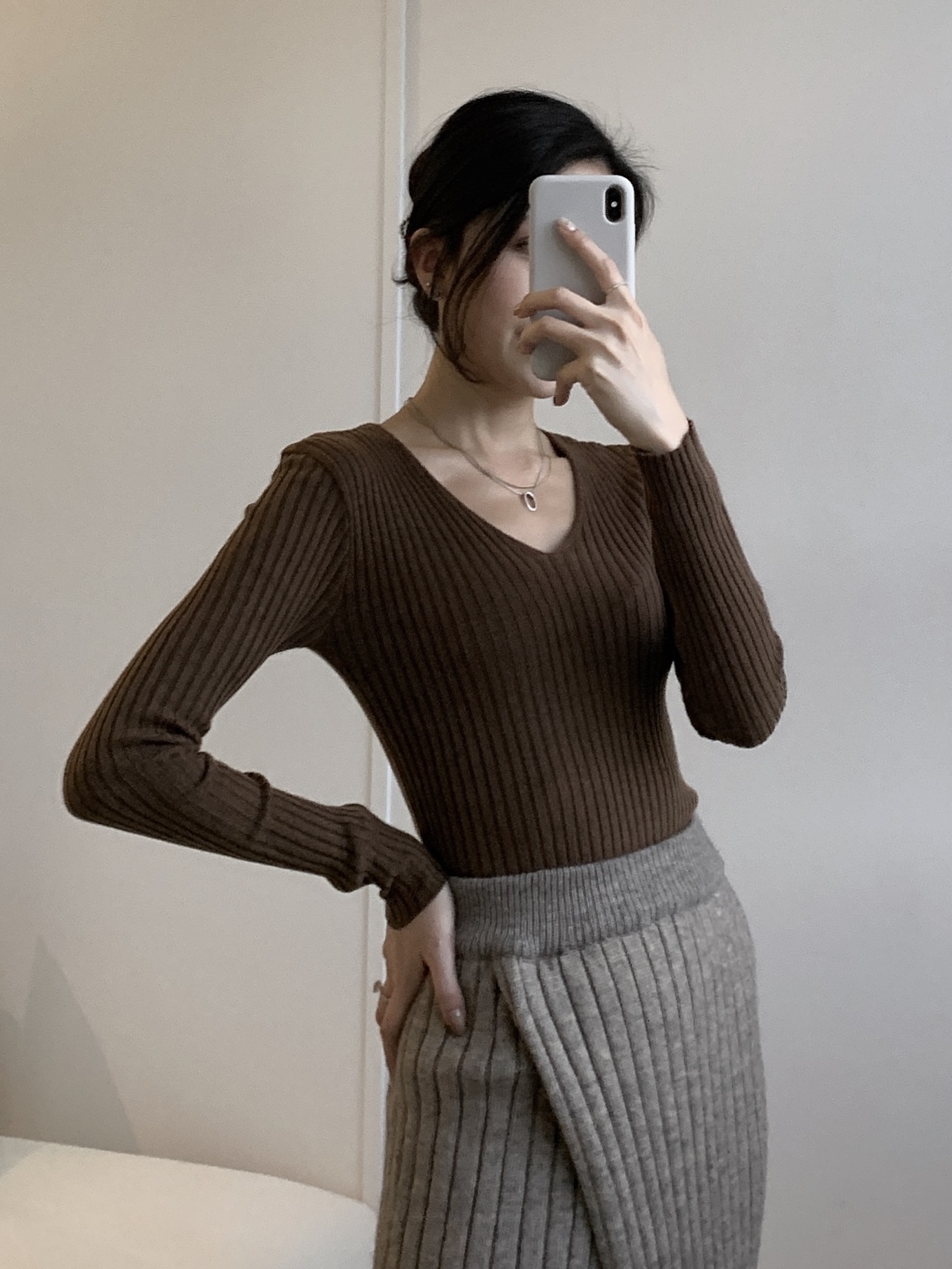 Basic V-neck Ribbed Top