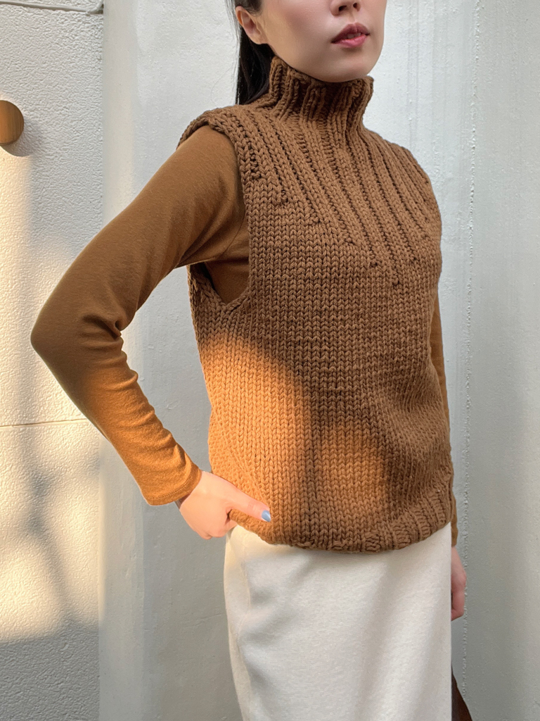 1206純羊毛手工針織背心(焦糖)