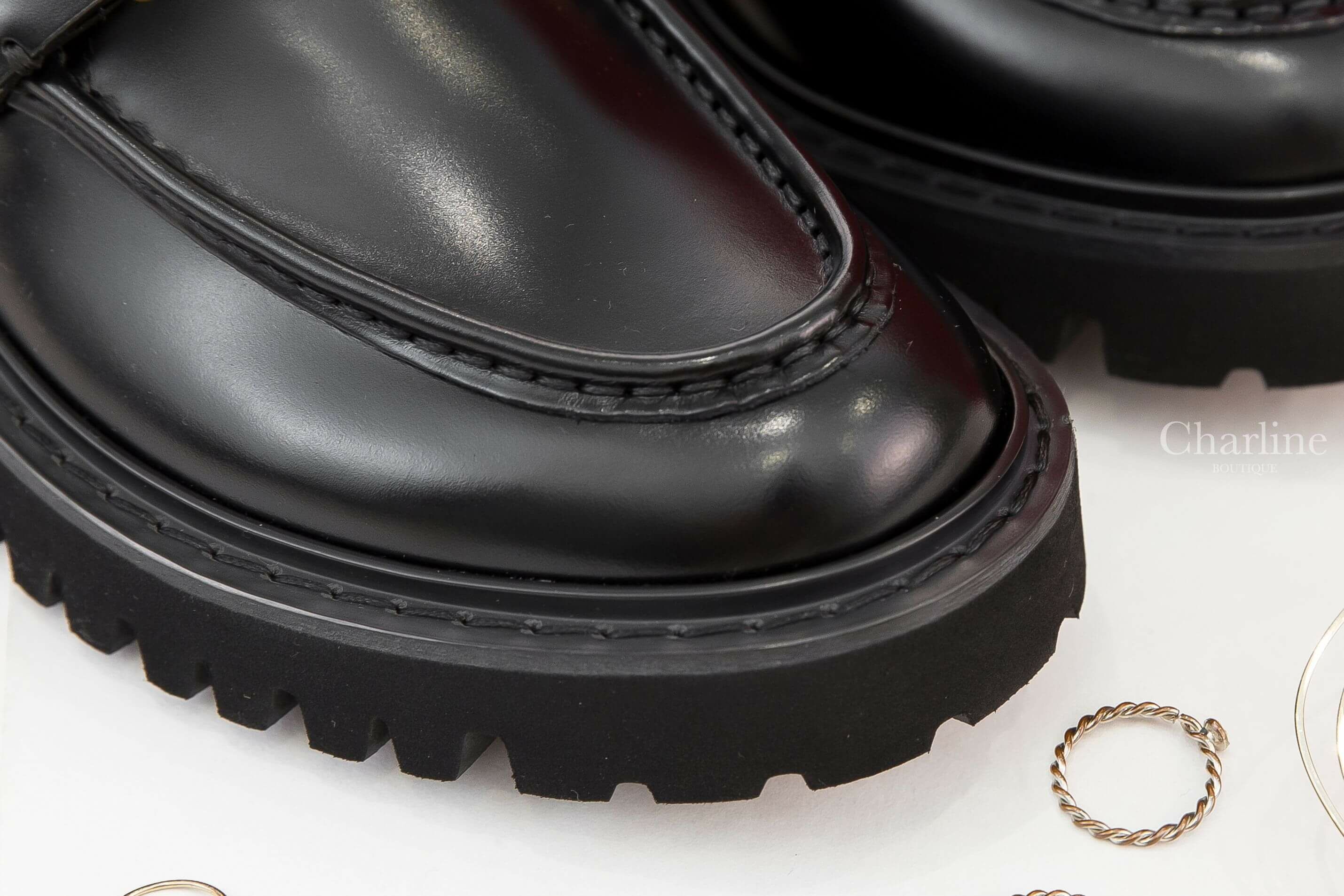 Valentino Vlogo Signature Calfskin Loafer 黑色小牛皮金色VLogo厚底樂福鞋