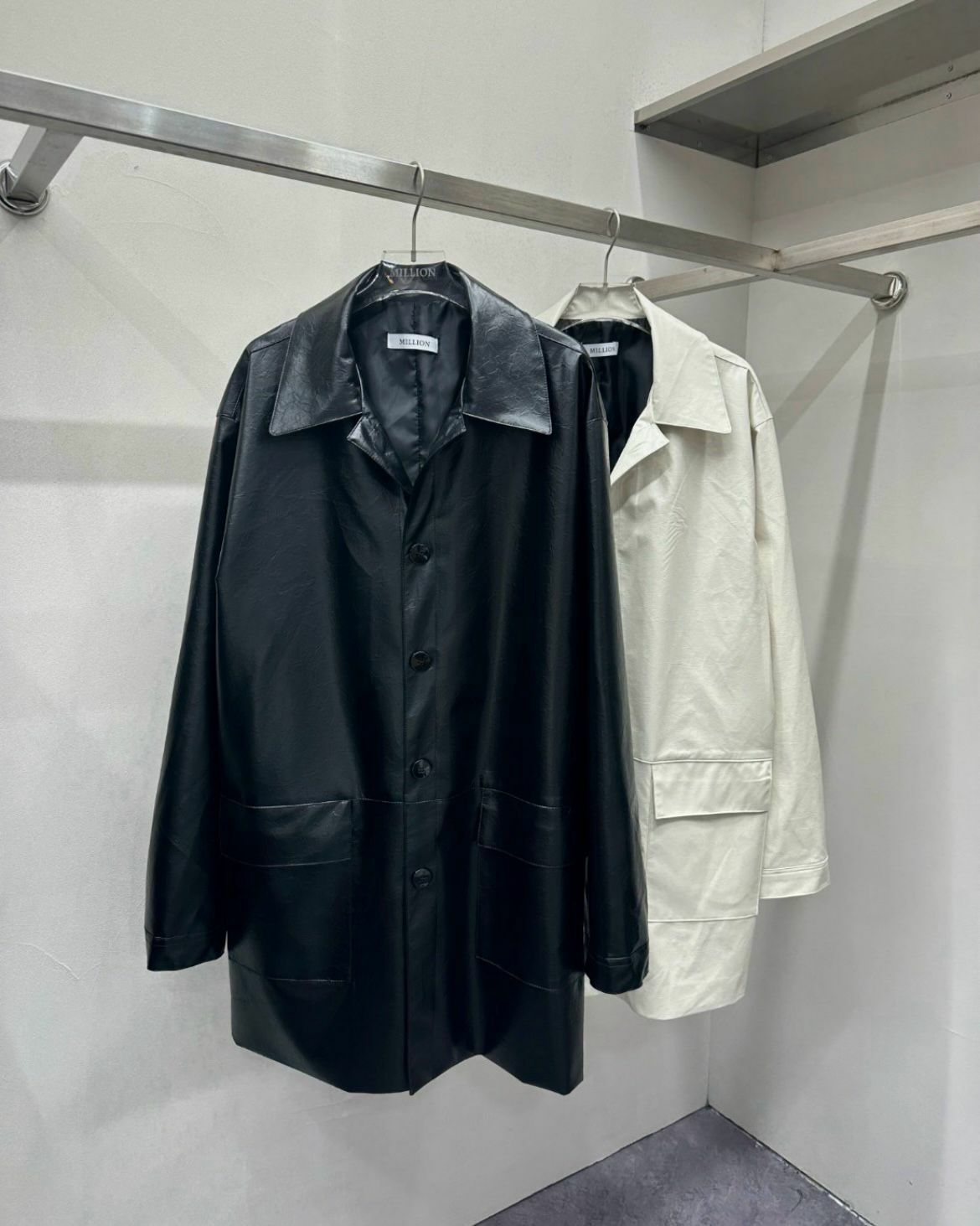 淨色反領開胸合成皮長褸 Million-010JK