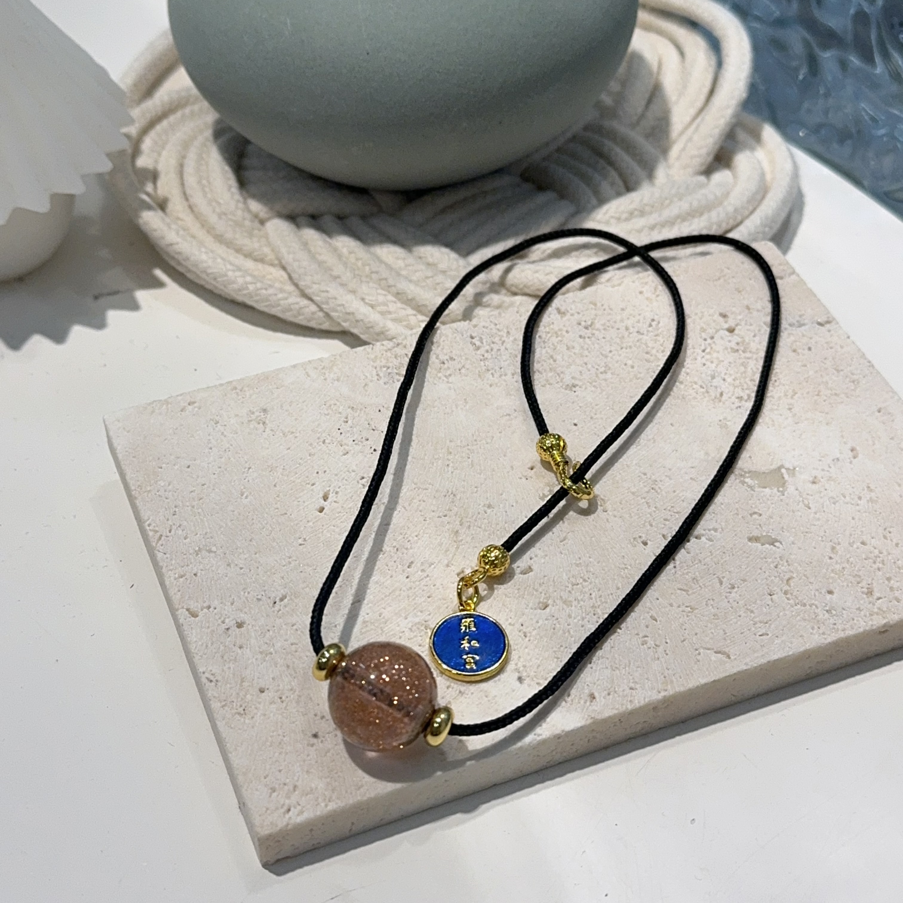 雍宮香灰琉璃頸繩 (粉紅色)