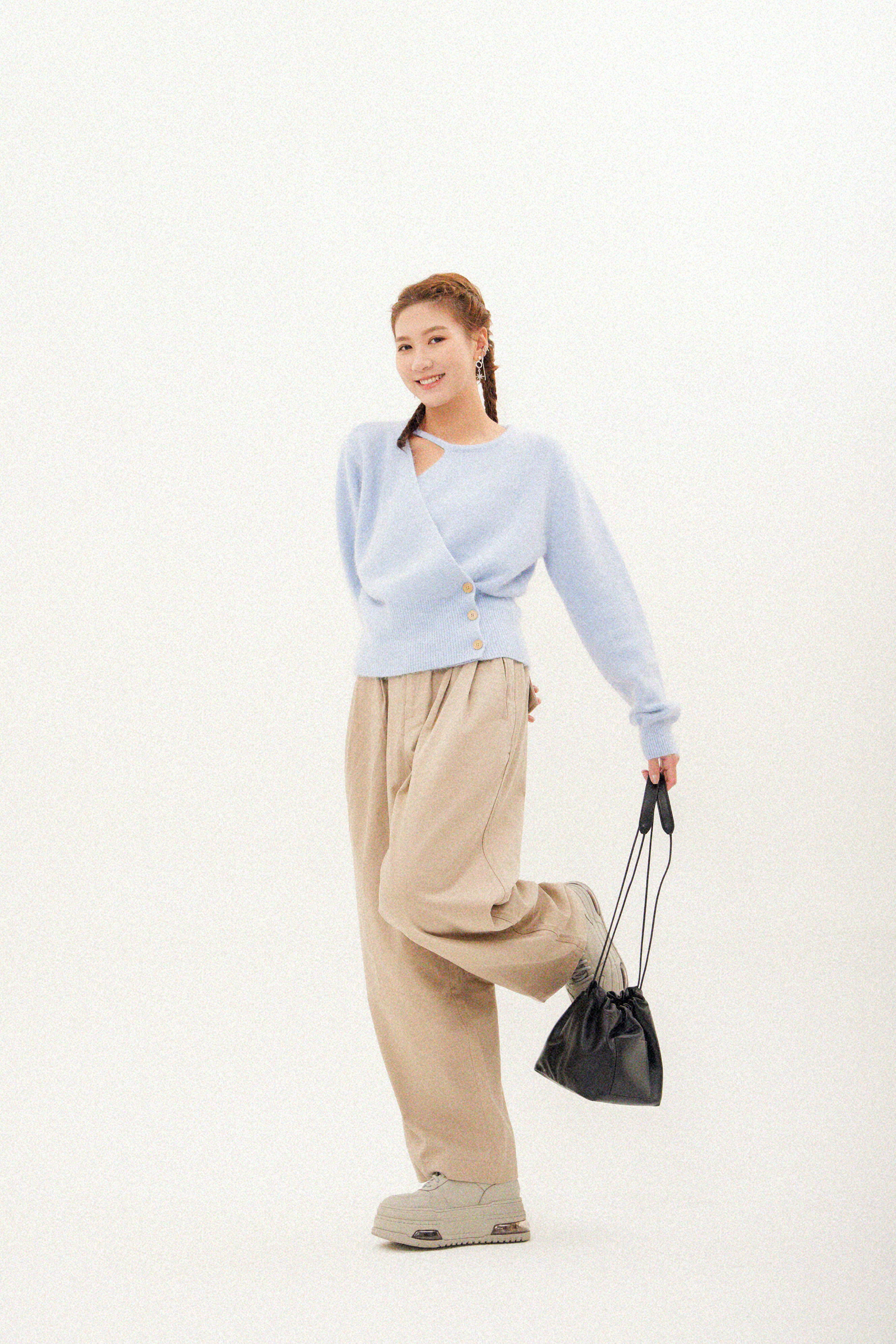 左右斜襟開窿毛毛冷衫（*現貨款式）