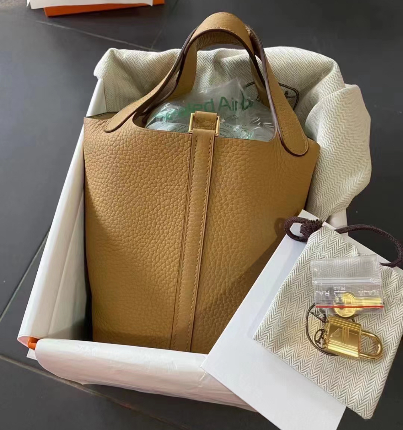 【HERMES】Hermes Picotin 18 4B gold【新古品・新品未使用】 Hermes Picotin 18 4B gold