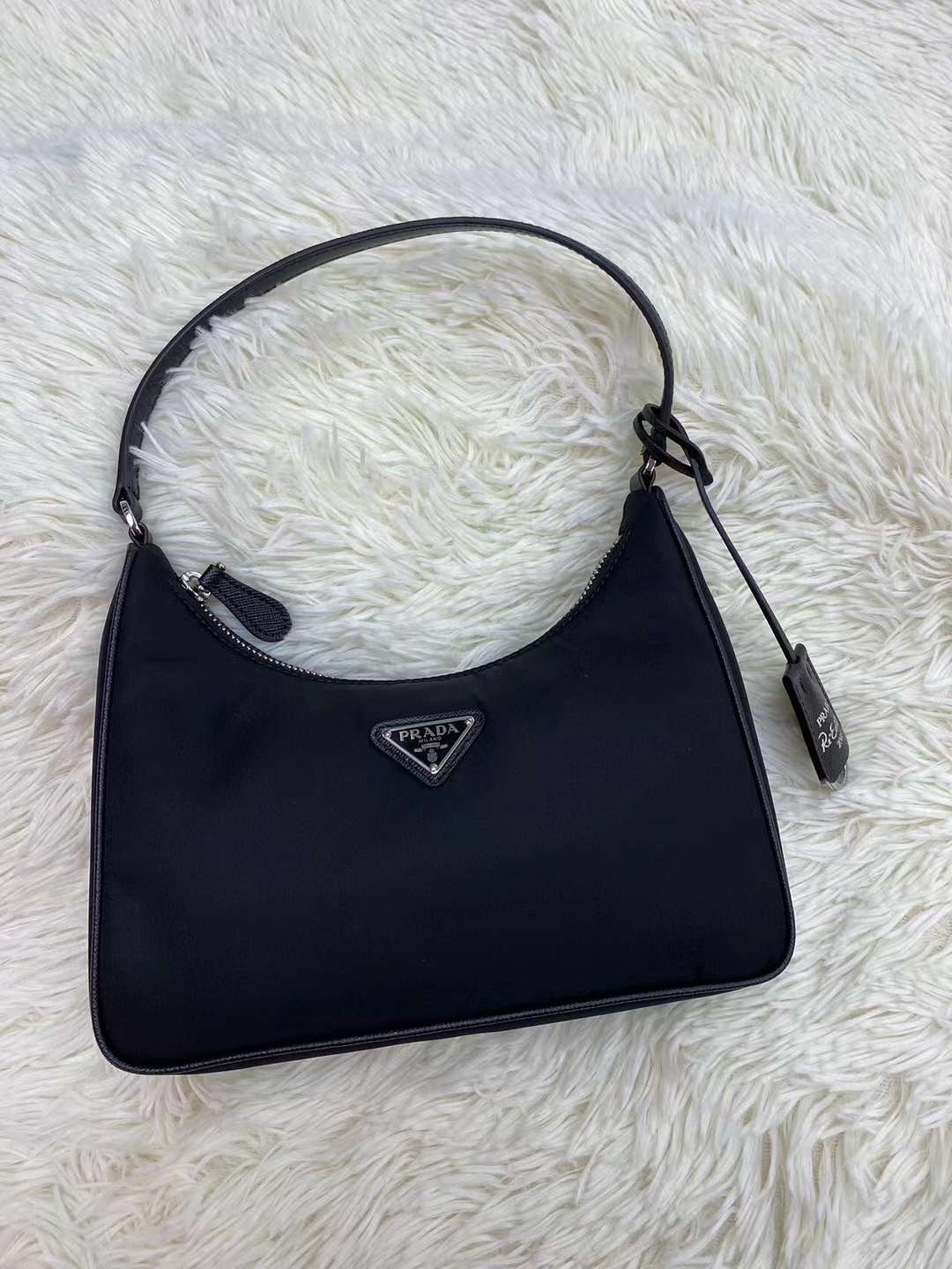 Prada 黑色手提包 -M